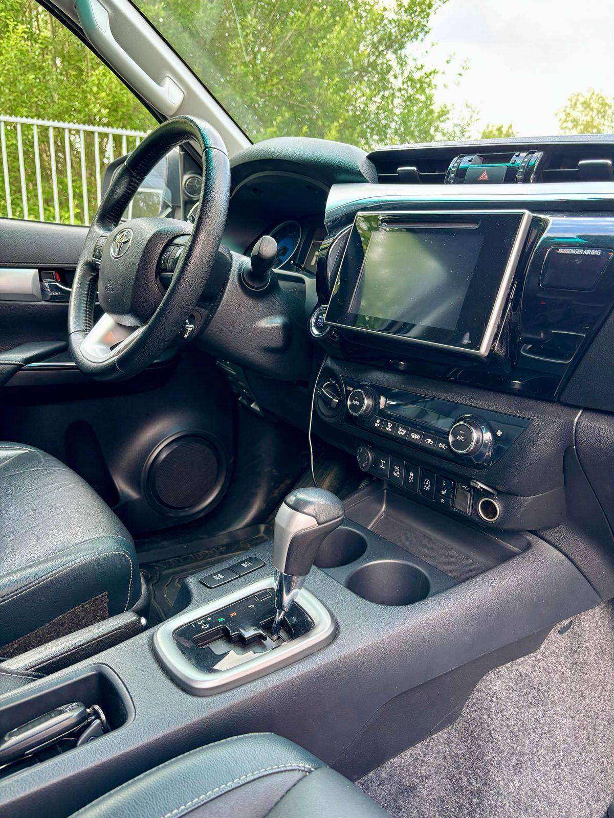 Toyota Hilux 2.4/4WD/New condition/Lounge/33.500 Netto/1.Owner/Belgium Car