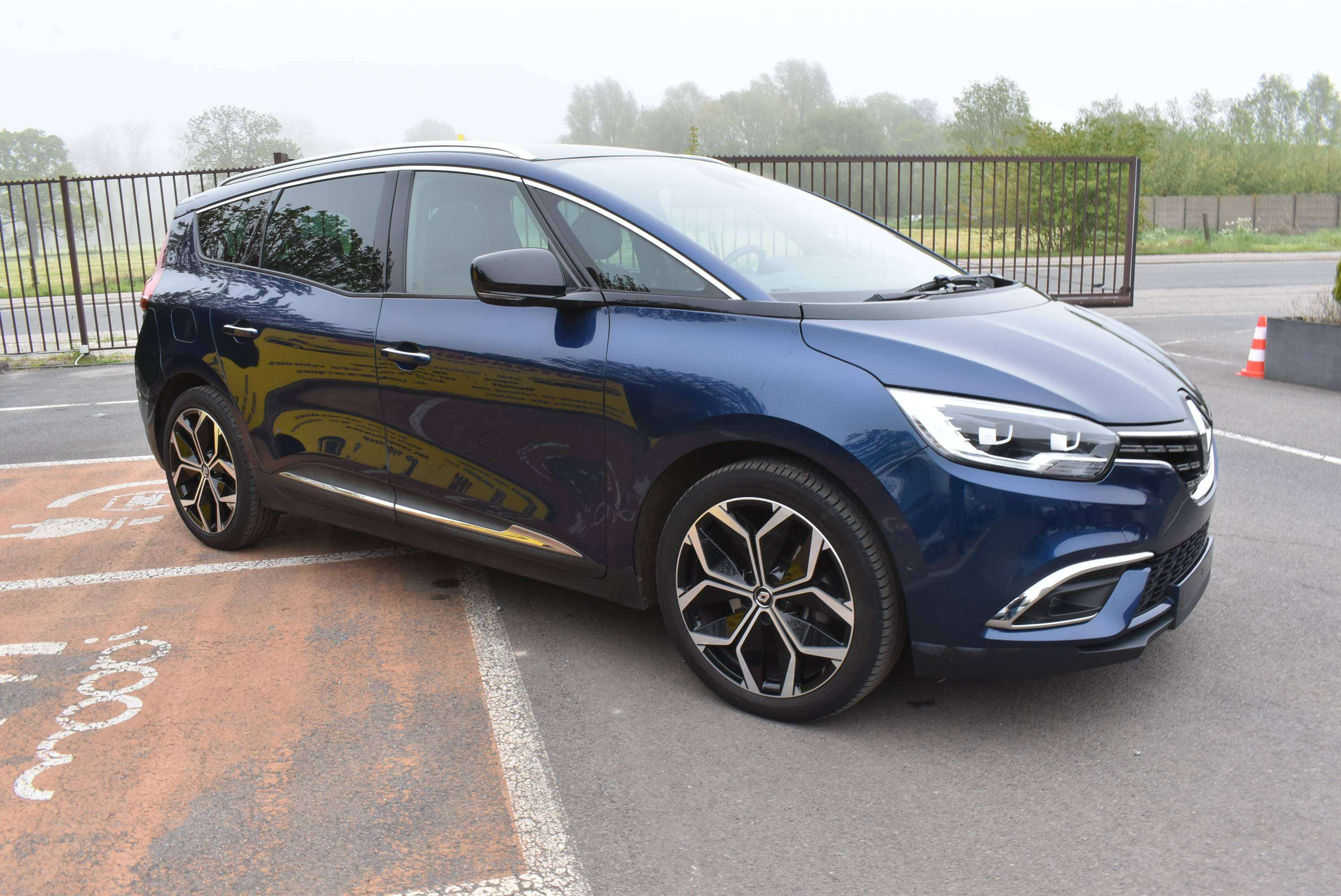 Renault Grand Scenic Intens EDC 7PL/Pano ***12M GARANTIE*** 71.000KM!