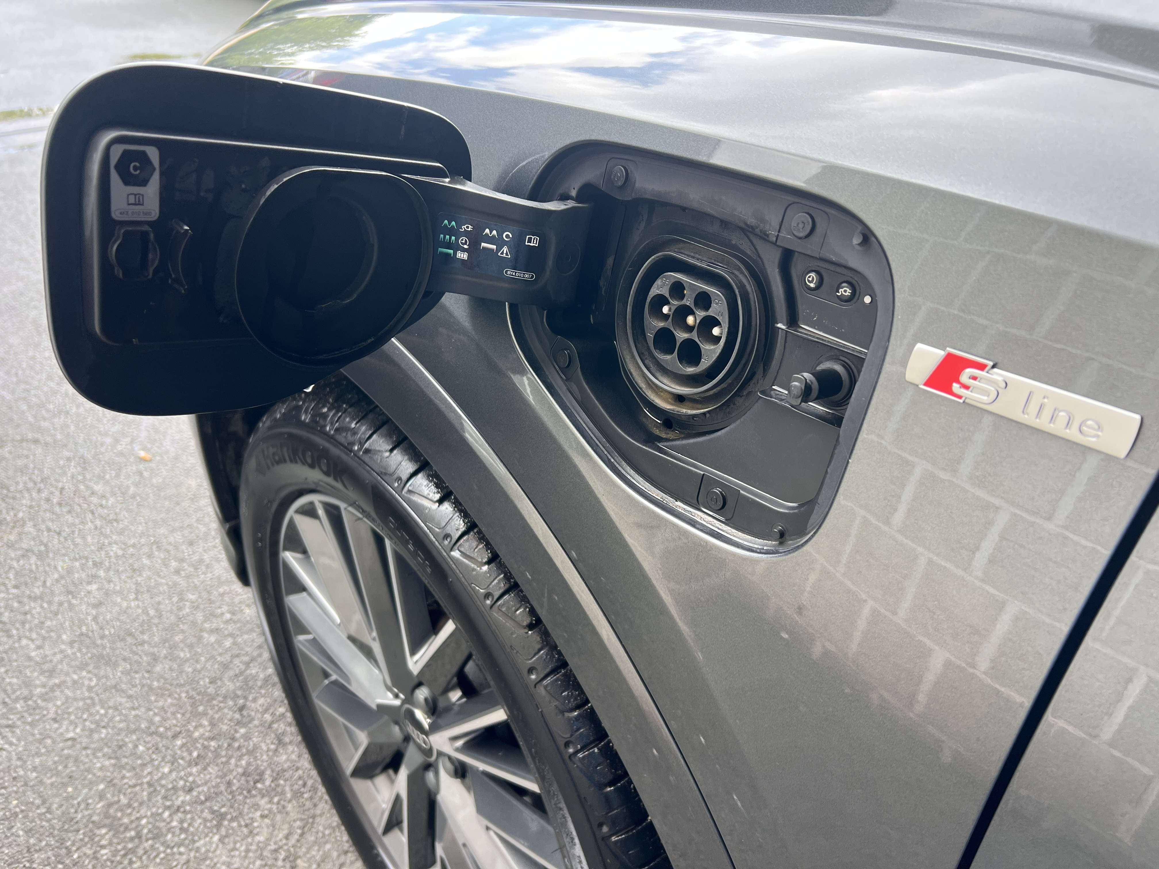 Audi Q3 PHEV 45 TFSIe Attraction S tron / Full Options