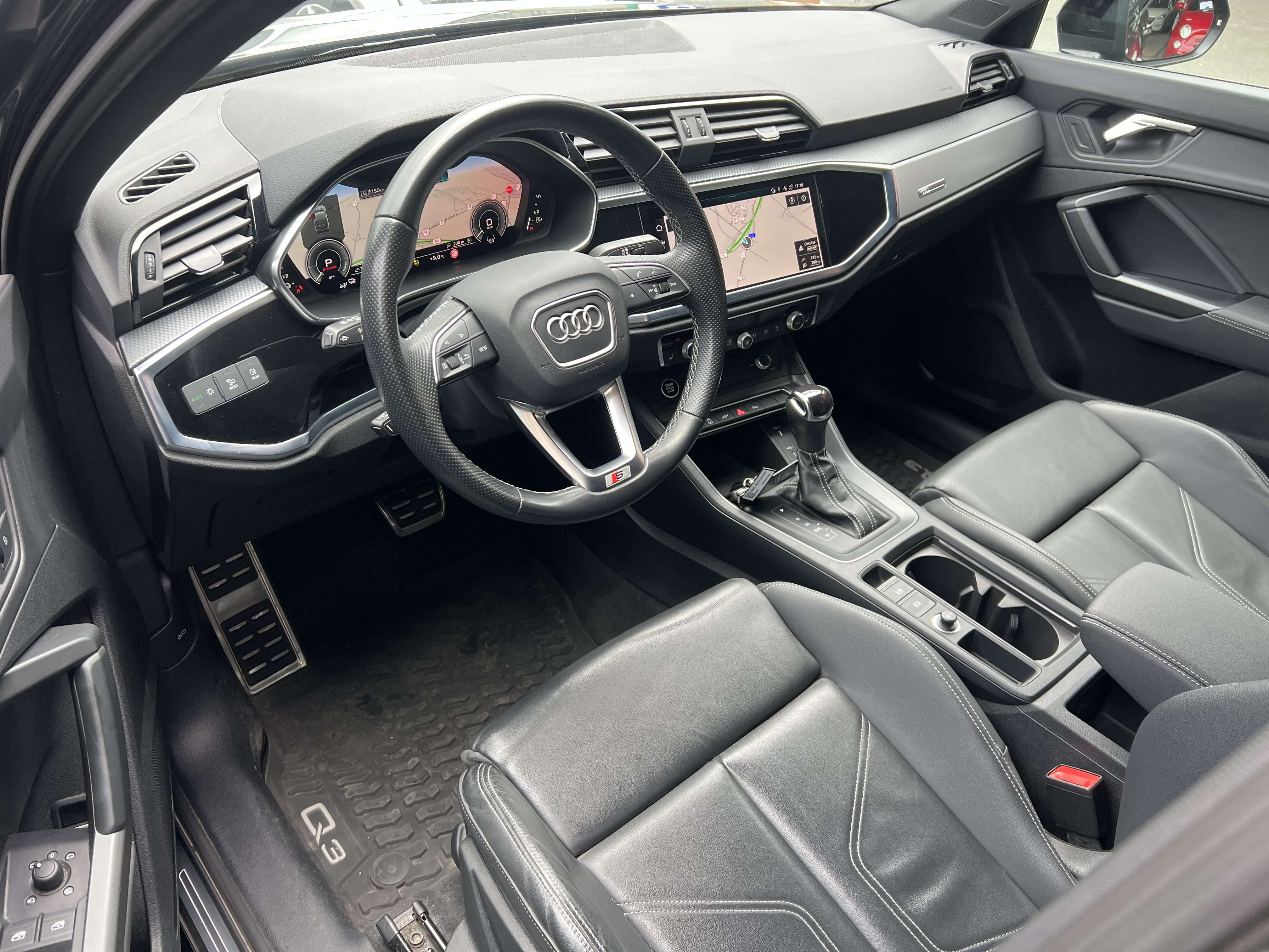 Audi Q3 PHEV 45 TFSIe Attraction S tron / Full Options