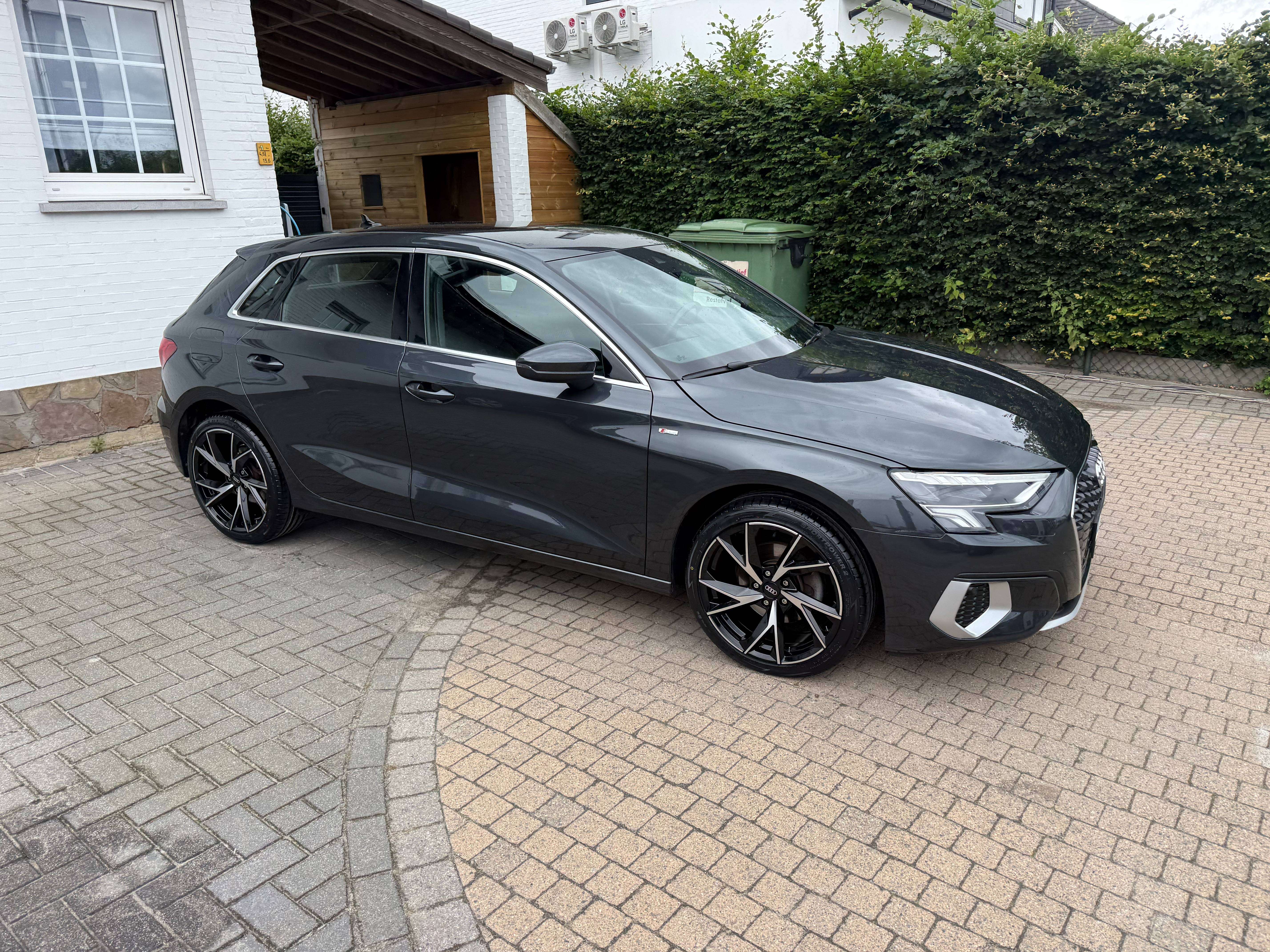 Audi A3 A3 30 TFSI  S line S tronic/Navi/Xenon/ACC/pdc/Sport/Lane-front assist/chrome pack