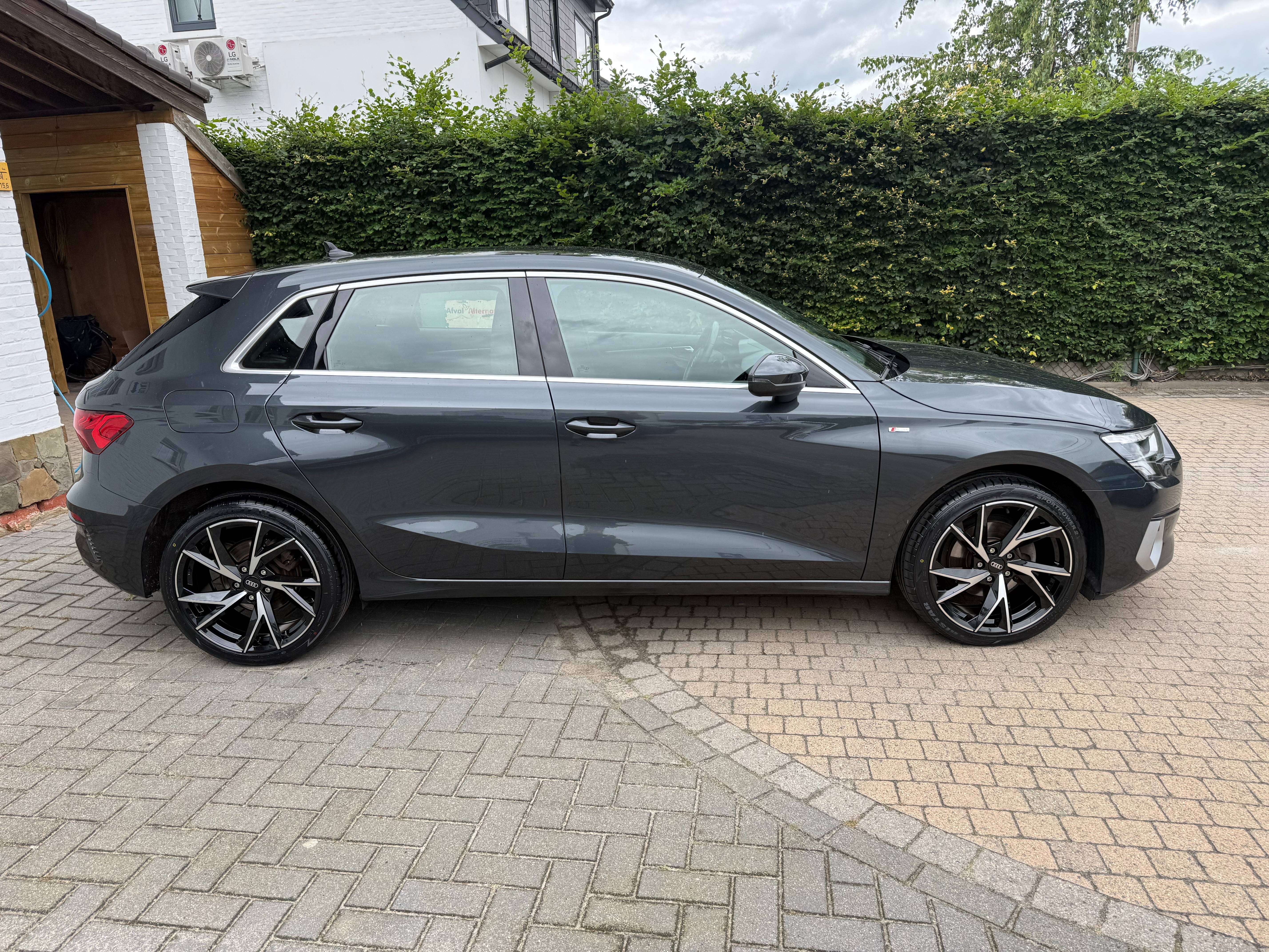 Audi A3 A3 30 TFSI  S line S tronic/Navi/Xenon/ACC/pdc/Sport/Lane-front assist/chrome pack