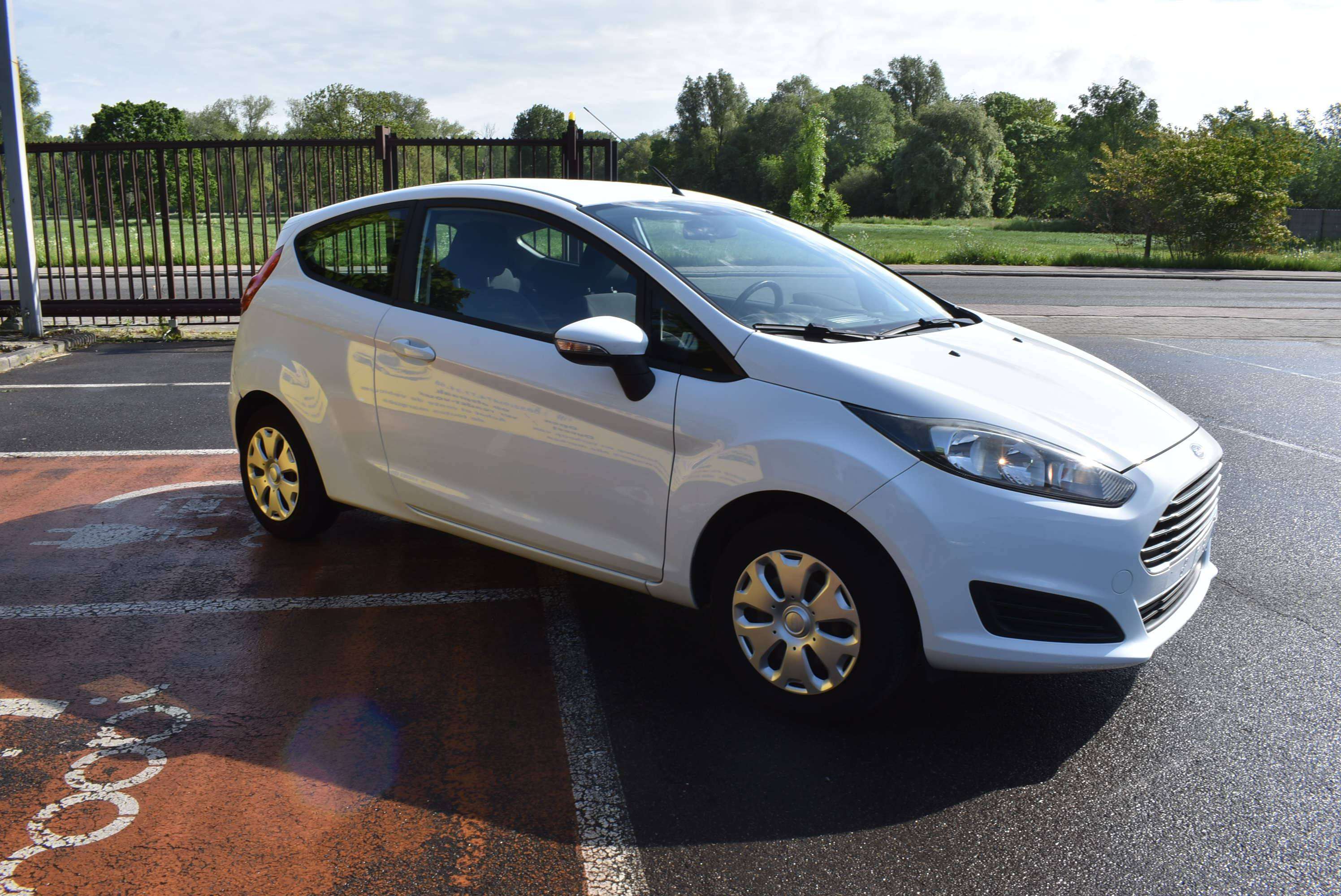 Ford Fiesta 1.25i Ambiente Airco ***12M GARANTIE***