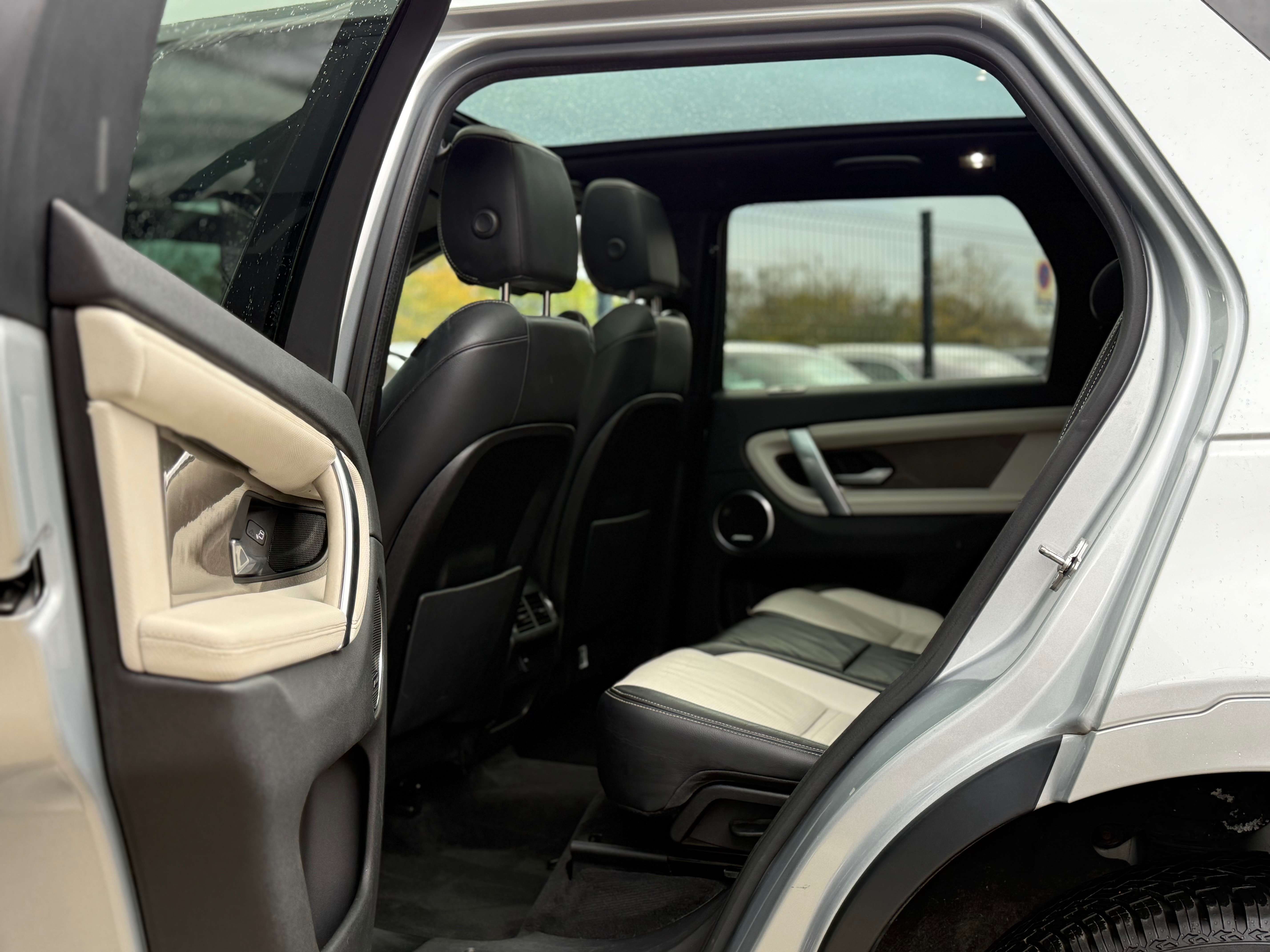 Land Rover Discovery Sport 2.0D 150CV 4WD R-DYNAMIC TOIT PANO - CAM360° - NAVIGATION - LINE ASSIST - ANGLES MORT - FULL OPTIONS