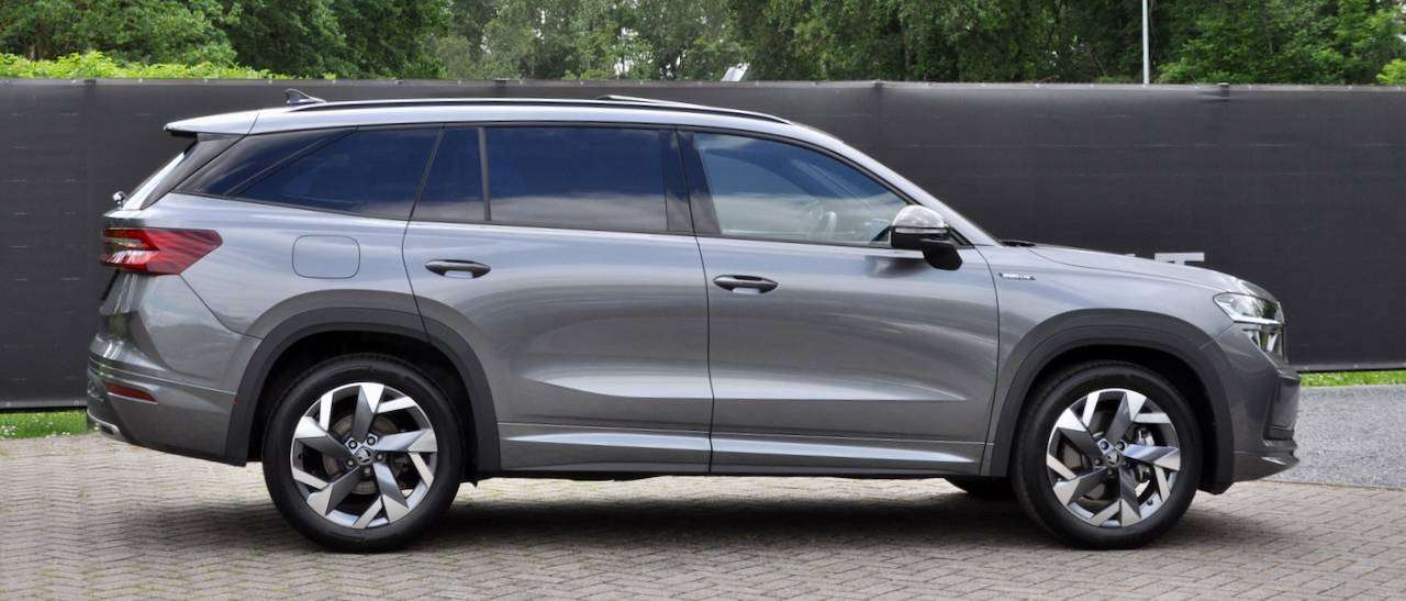 Skoda Kodiaq MHEV SPORTLINE PANO CANTON CAMERA CARPLAY SFEERVERLICHTING MEMORY SEATS