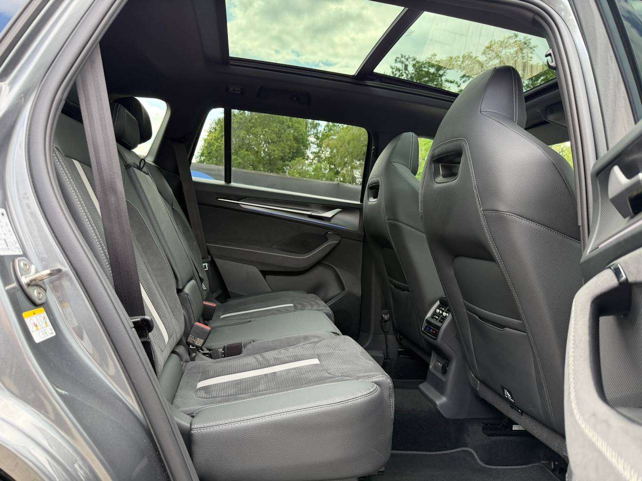 Skoda Kodiaq MHEV SPORTLINE PANO CANTON CAMERA CARPLAY SFEERVERLICHTING MEMORY SEATS