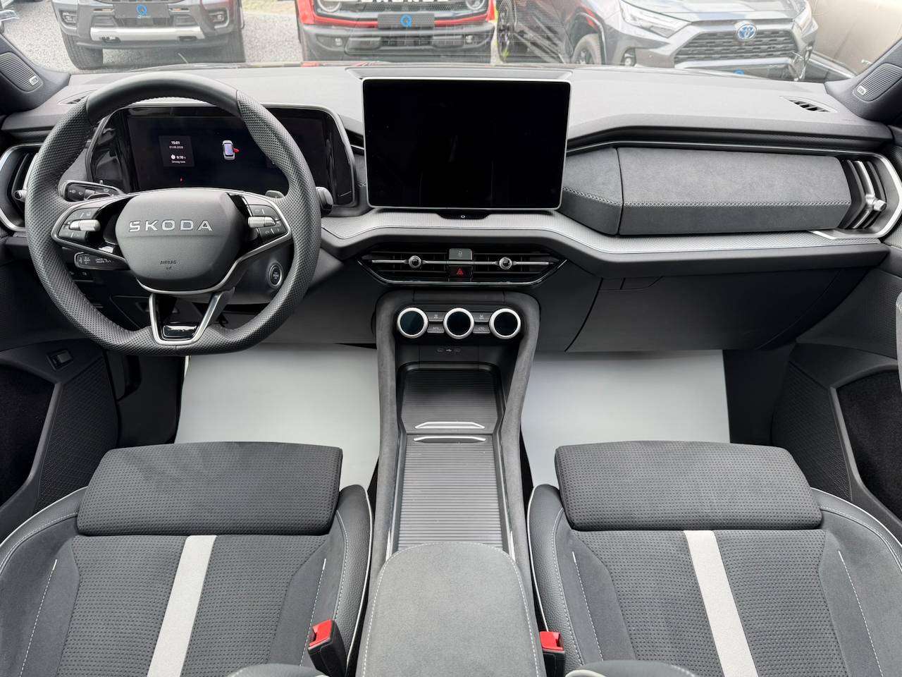 Skoda Kodiaq MHEV SPORTLINE PANO CANTON CAMERA CARPLAY SFEERVERLICHTING MEMORY SEATS