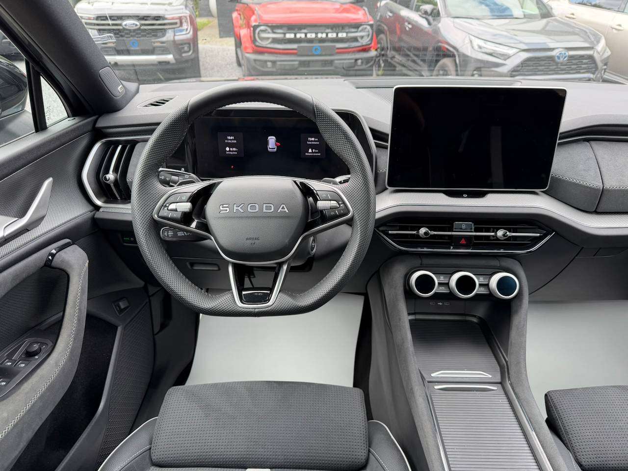 Skoda Kodiaq MHEV SPORTLINE PANO CANTON CAMERA CARPLAY SFEERVERLICHTING MEMORY SEATS