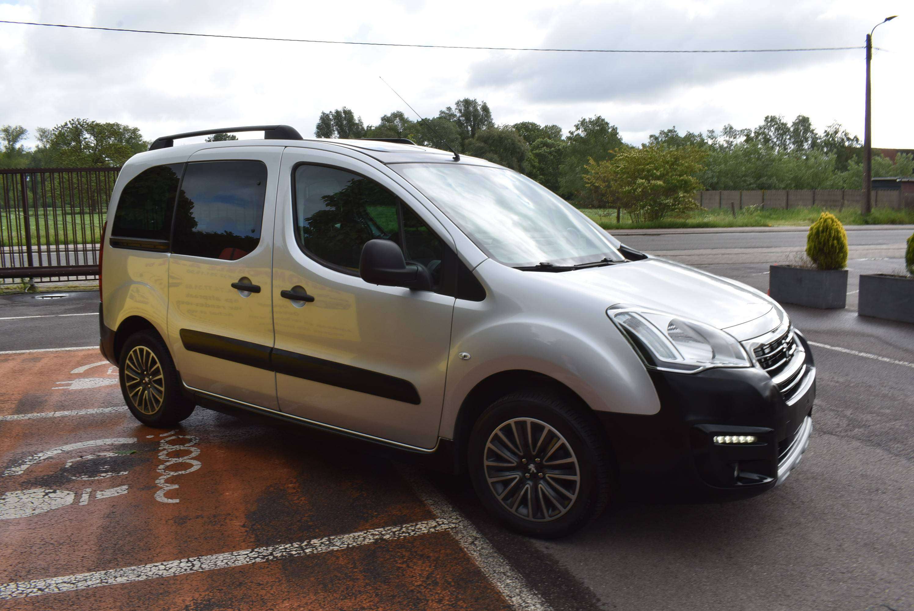 Peugeot Partner 1.6 BlueHDi Outdoor CarPlay/Airco/Pano