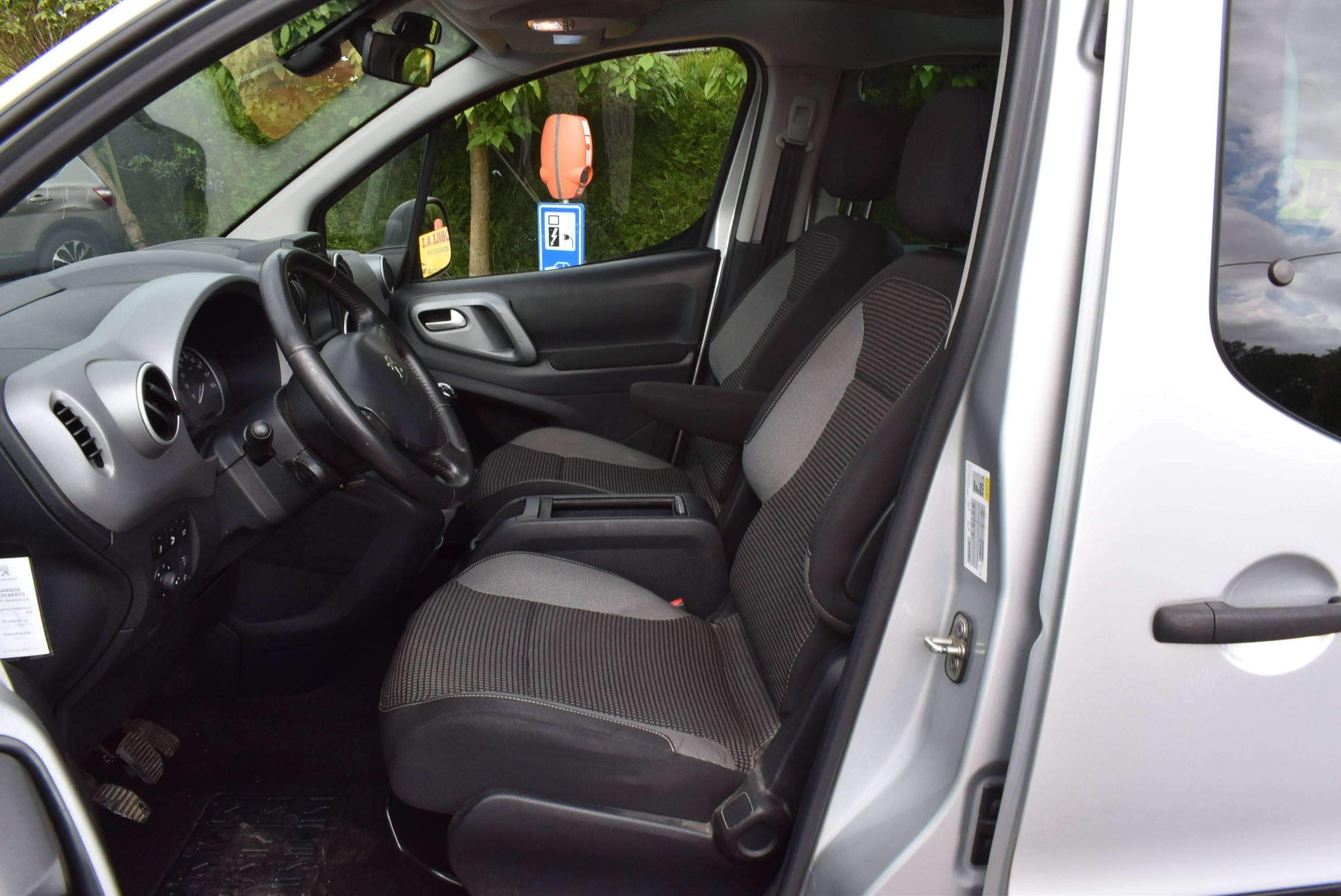 Peugeot Partner 1.6 BlueHDi Outdoor CarPlay/Airco/Pano