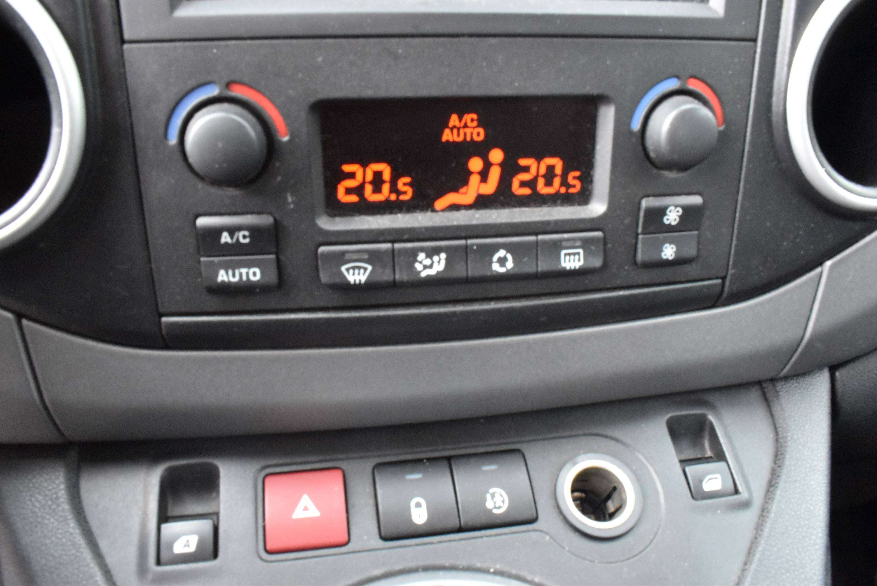 Peugeot Partner 1.6 BlueHDi Outdoor CarPlay/Airco/Pano