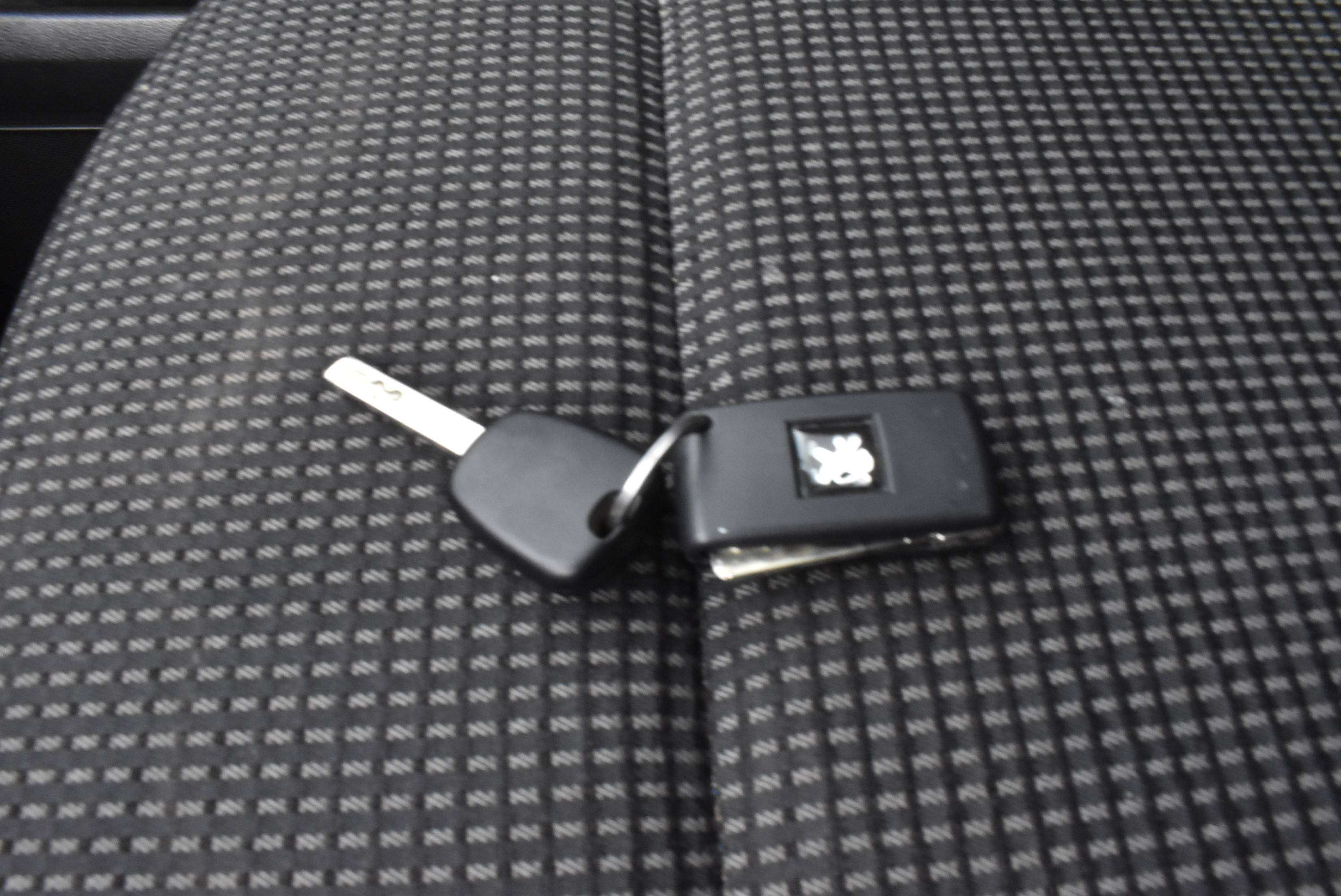 Peugeot Partner 1.6 BlueHDi Outdoor CarPlay/Airco/Pano