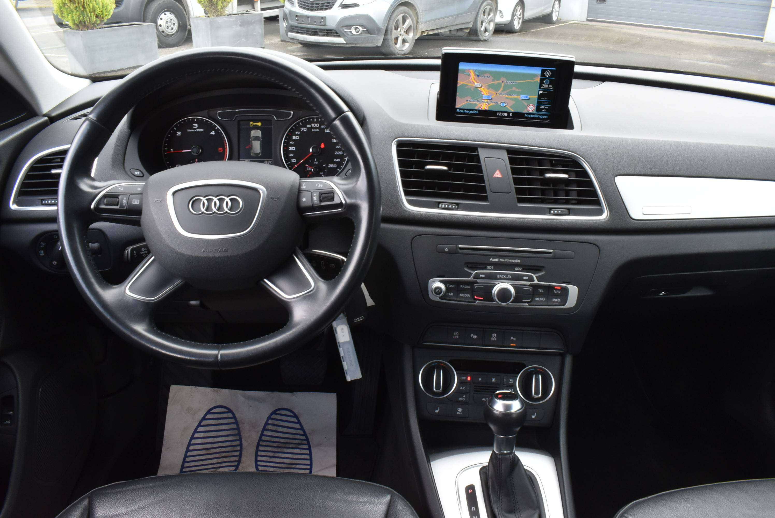 Audi Q3 2.0 TDi Quattro S tronic Xenon/Leder***12M GARANTIE***