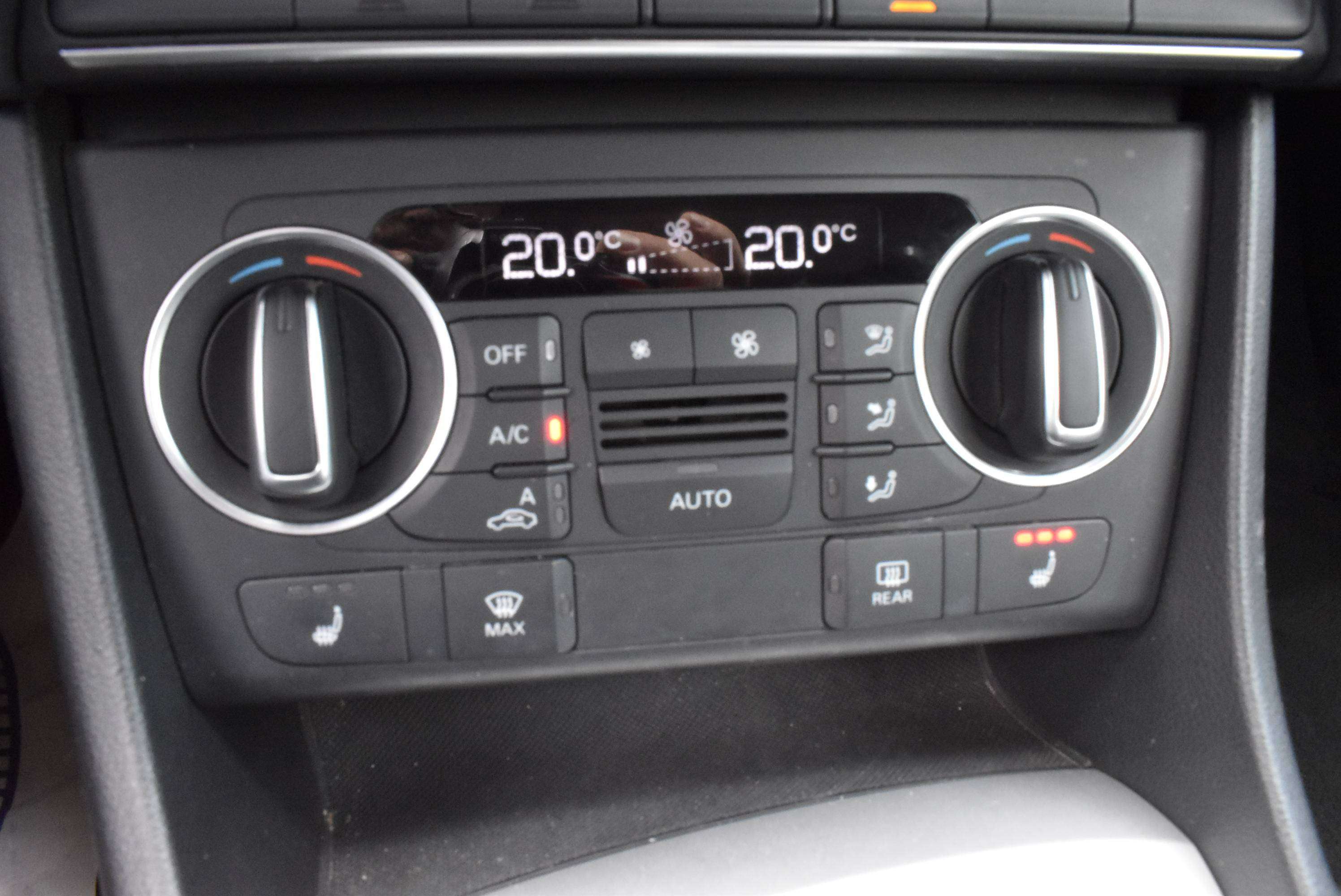 Audi Q3 2.0 TDi Quattro S tronic Xenon/Leder***12M GARANTIE***