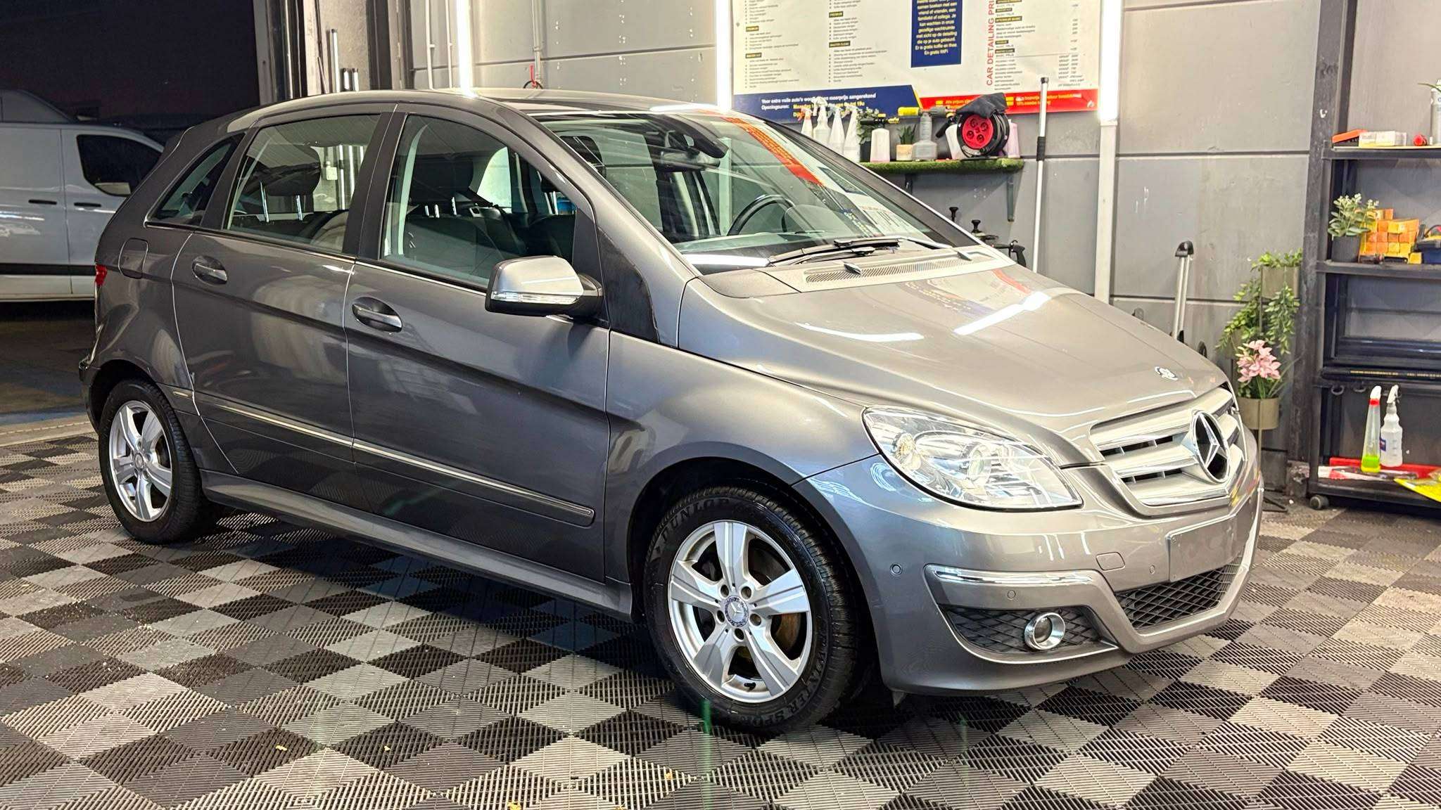 Mercedes-Benz B 180 DIESEL MANUEEL bj2011 5DEURS 150849KM