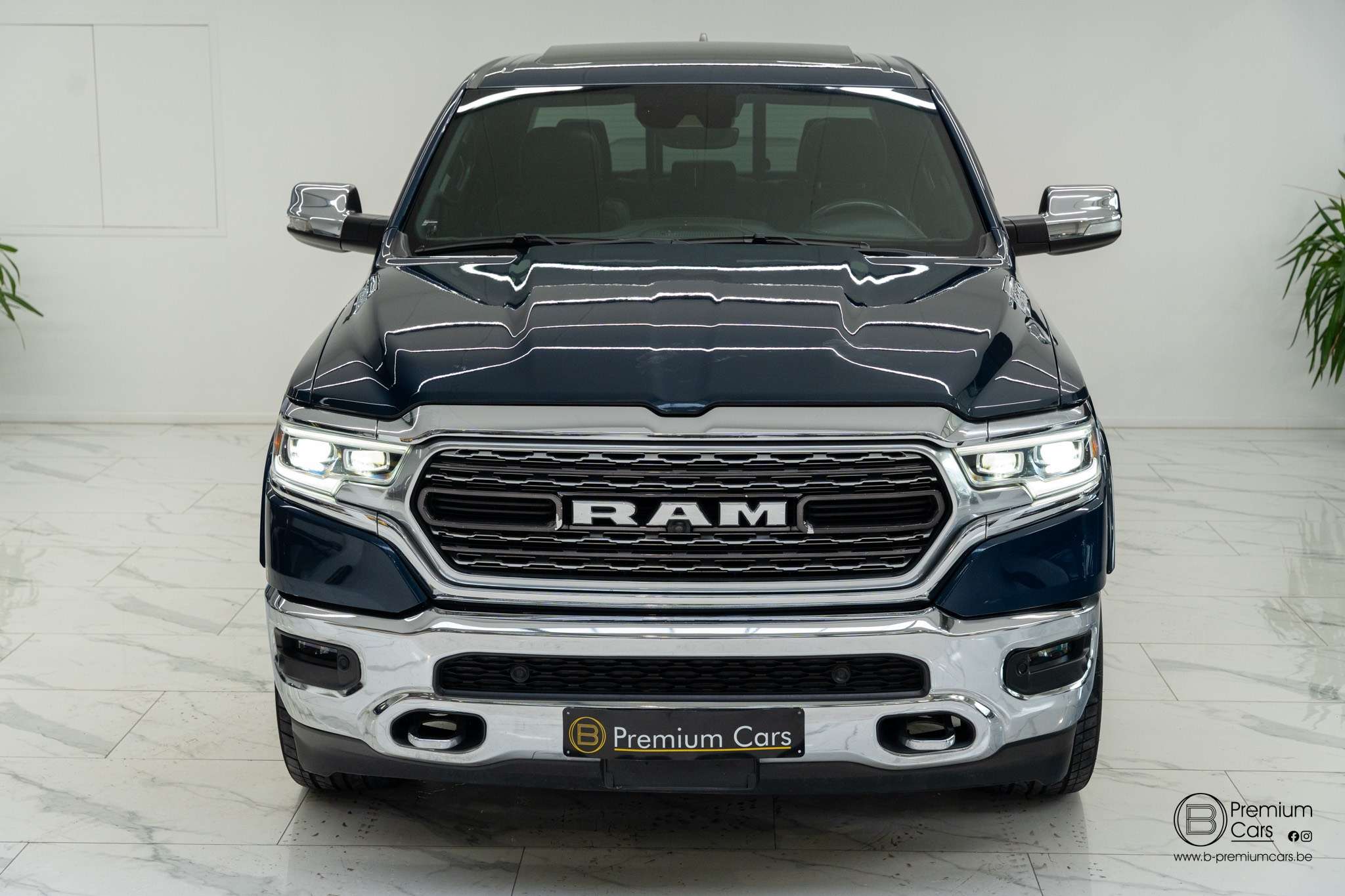 Dodge RAM 1500 Longhorn! Full Options! 5.7 V8 Hemi!