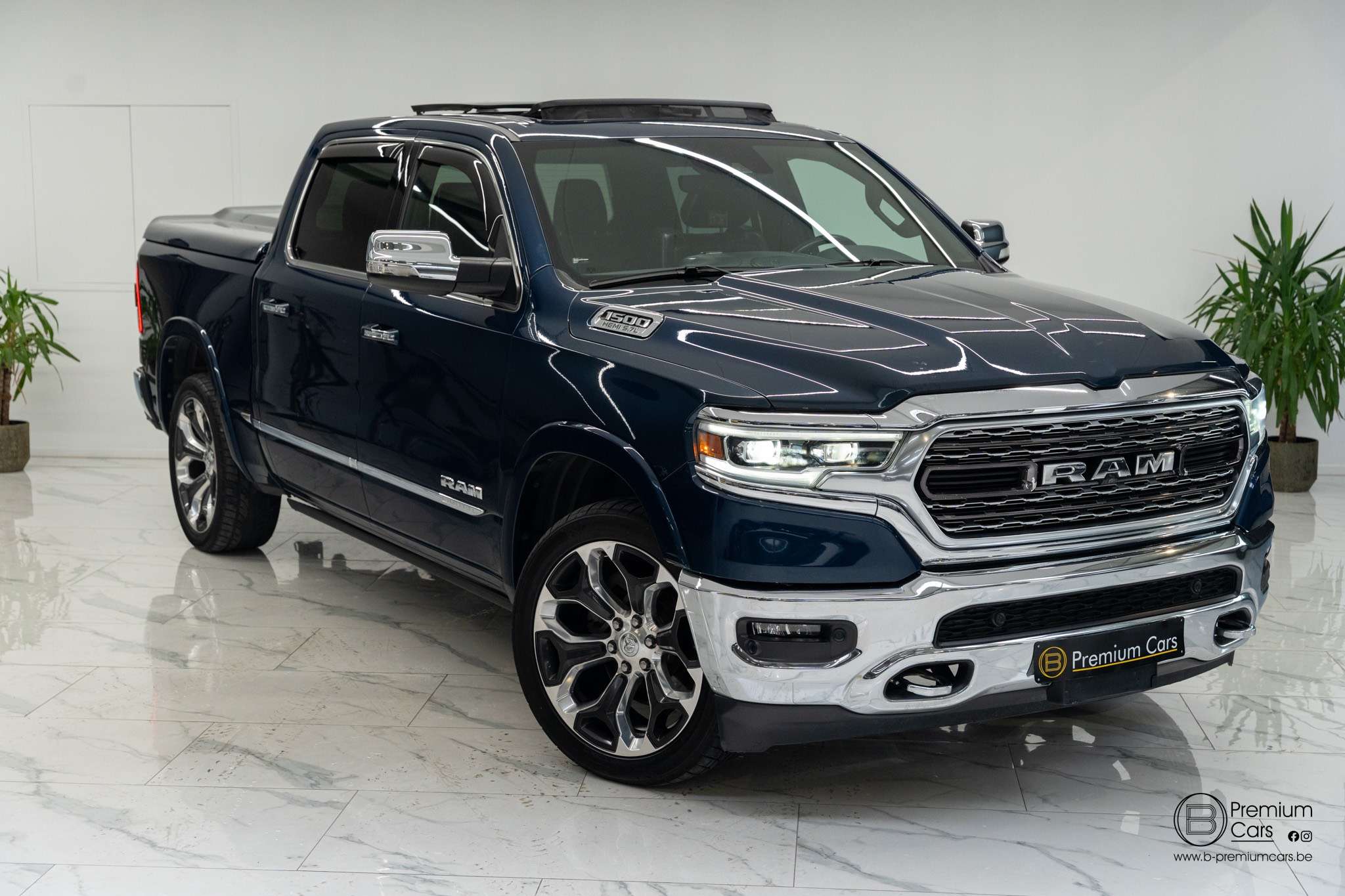 Dodge RAM 1500 Longhorn! Full Options! 5.7 V8 Hemi!