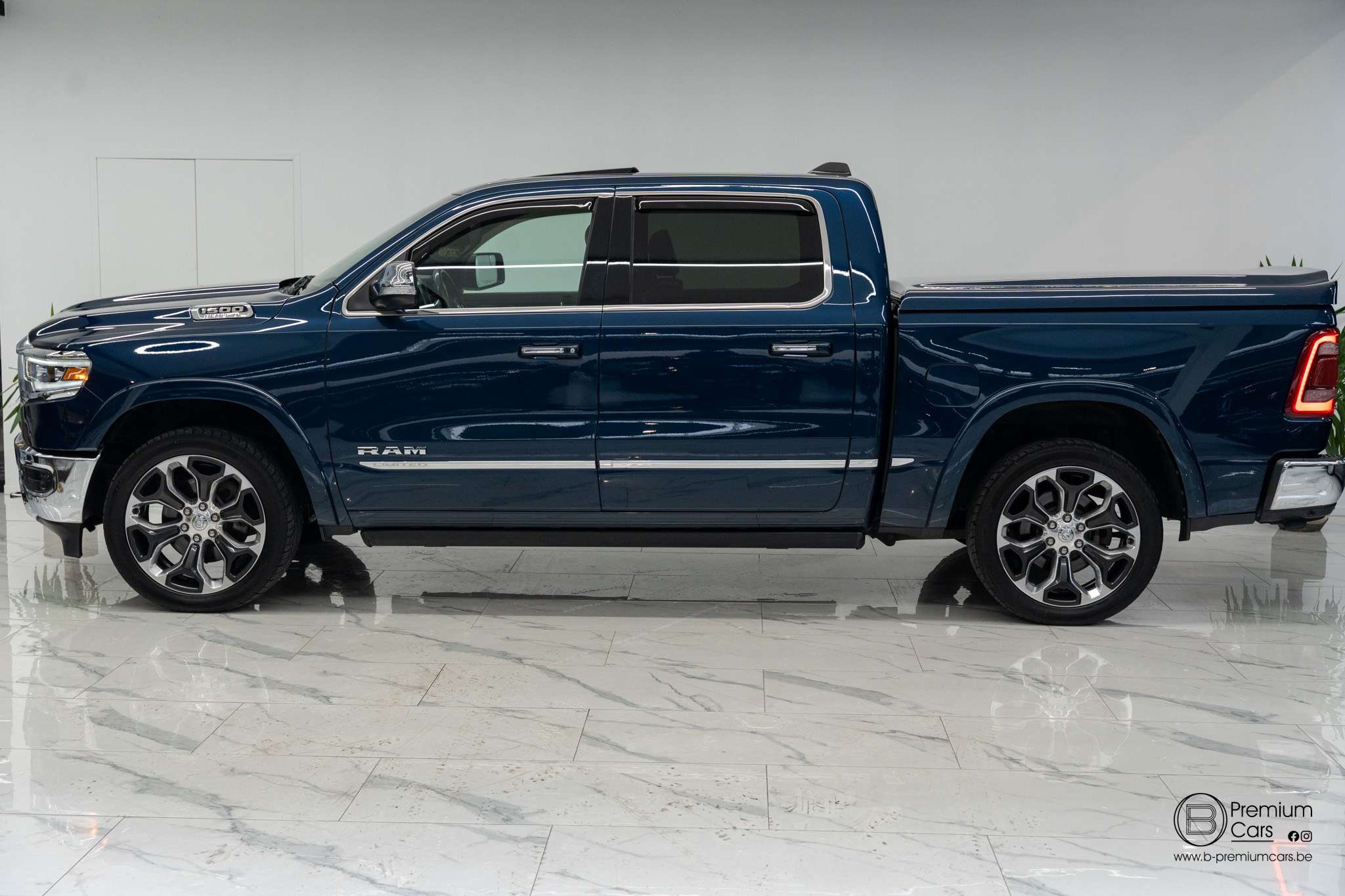Dodge RAM 1500 Longhorn! Full Options! 5.7 V8 Hemi!