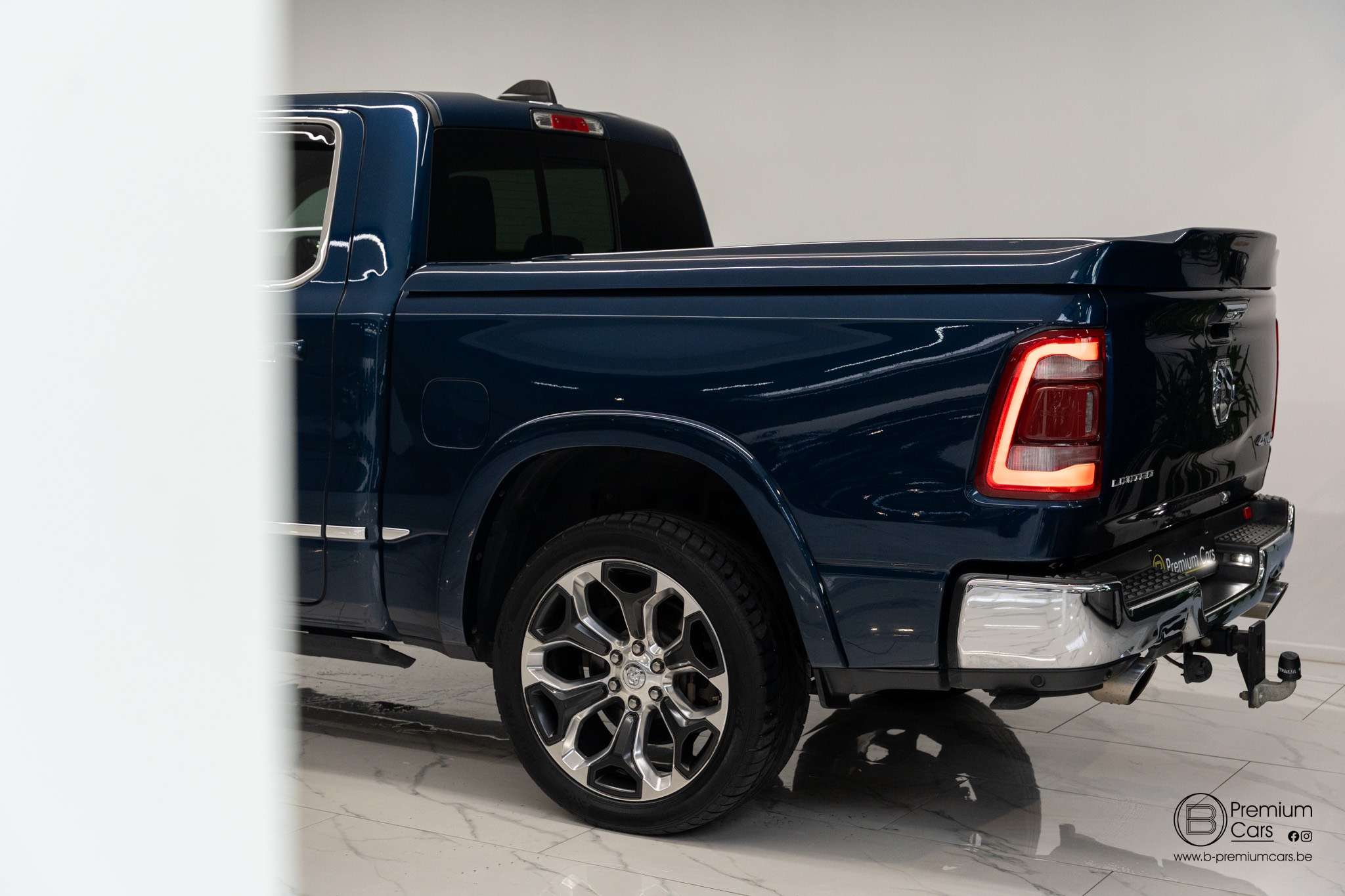 Dodge RAM 1500 Longhorn! Full Options! 5.7 V8 Hemi!