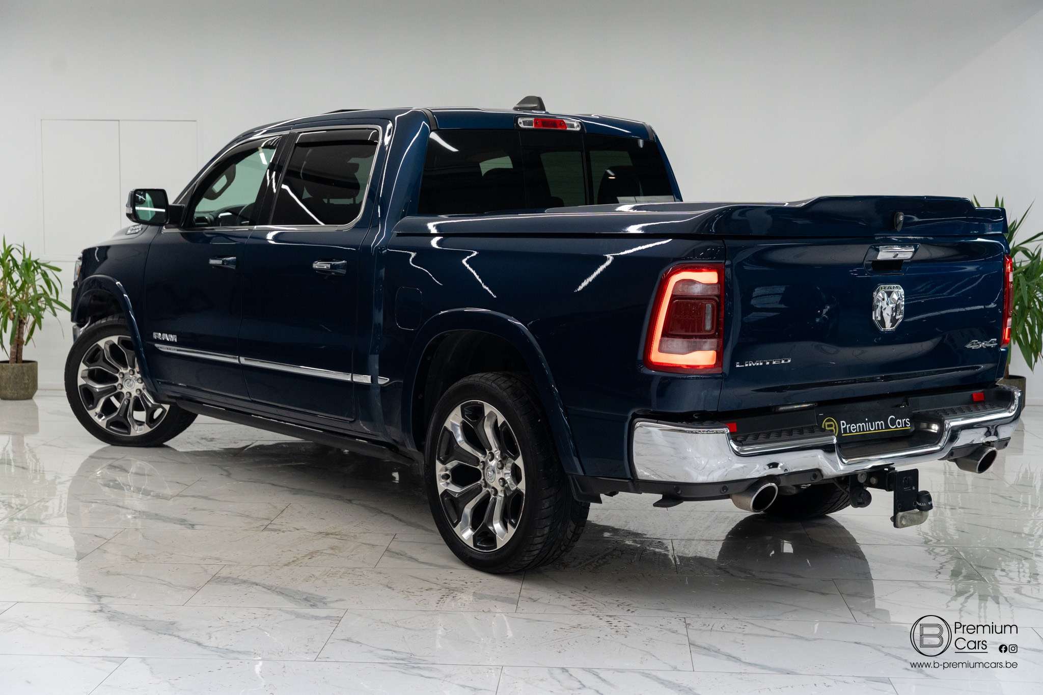 Dodge RAM 1500 Longhorn! Full Options! 5.7 V8 Hemi!