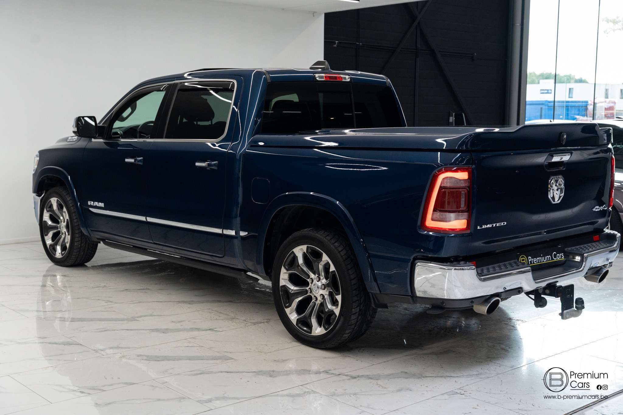 Dodge RAM 1500 Longhorn! Full Options! 5.7 V8 Hemi!