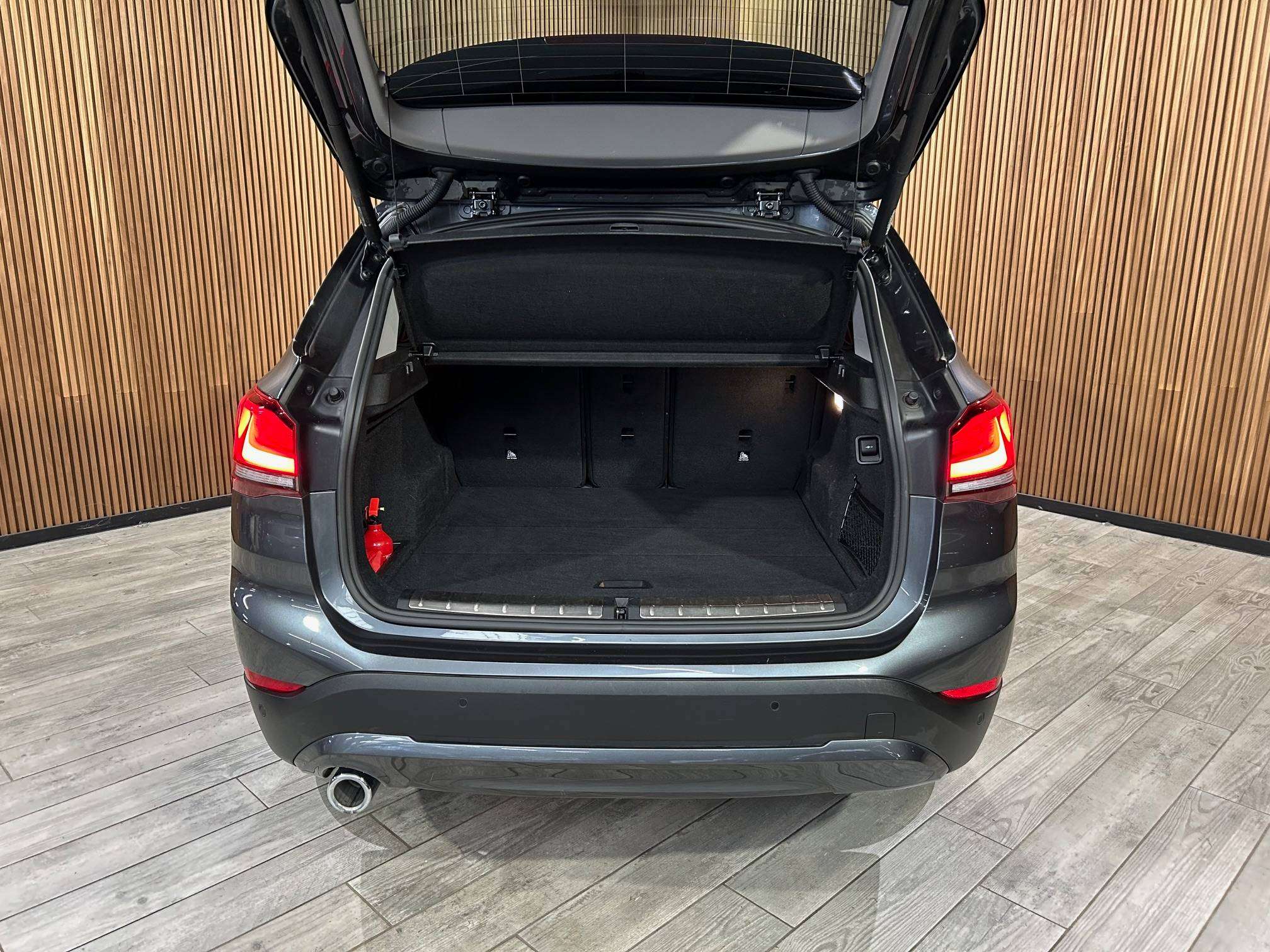 BMW X1 sDrive16dA Alu19"/Leder/Led/Cam/Gps/Cruise/Pdc/Bt *1j garantie* thumbnail
