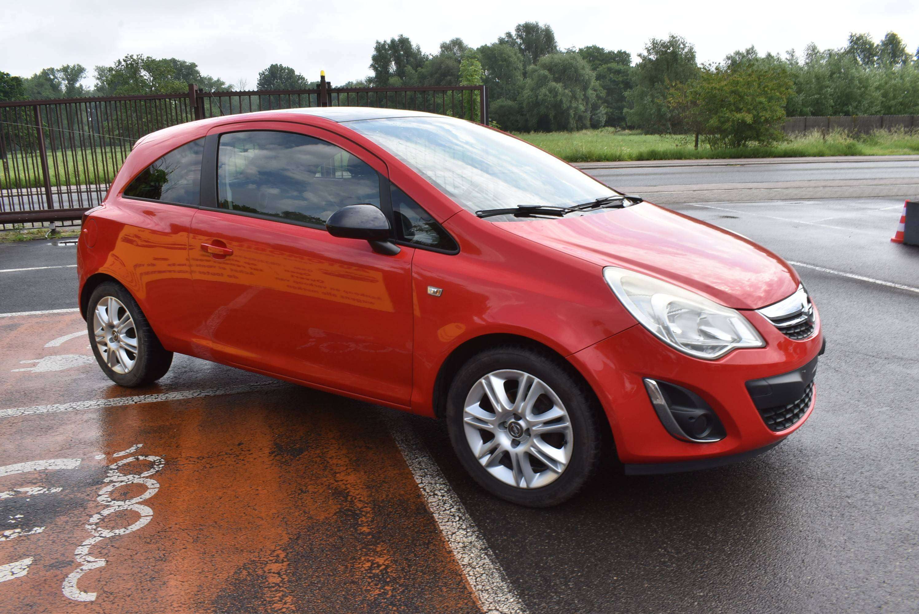 Opel Corsa 1.2i ecoFLEX Black Edition Airco ***Problème Moteur/Motorprobleem***