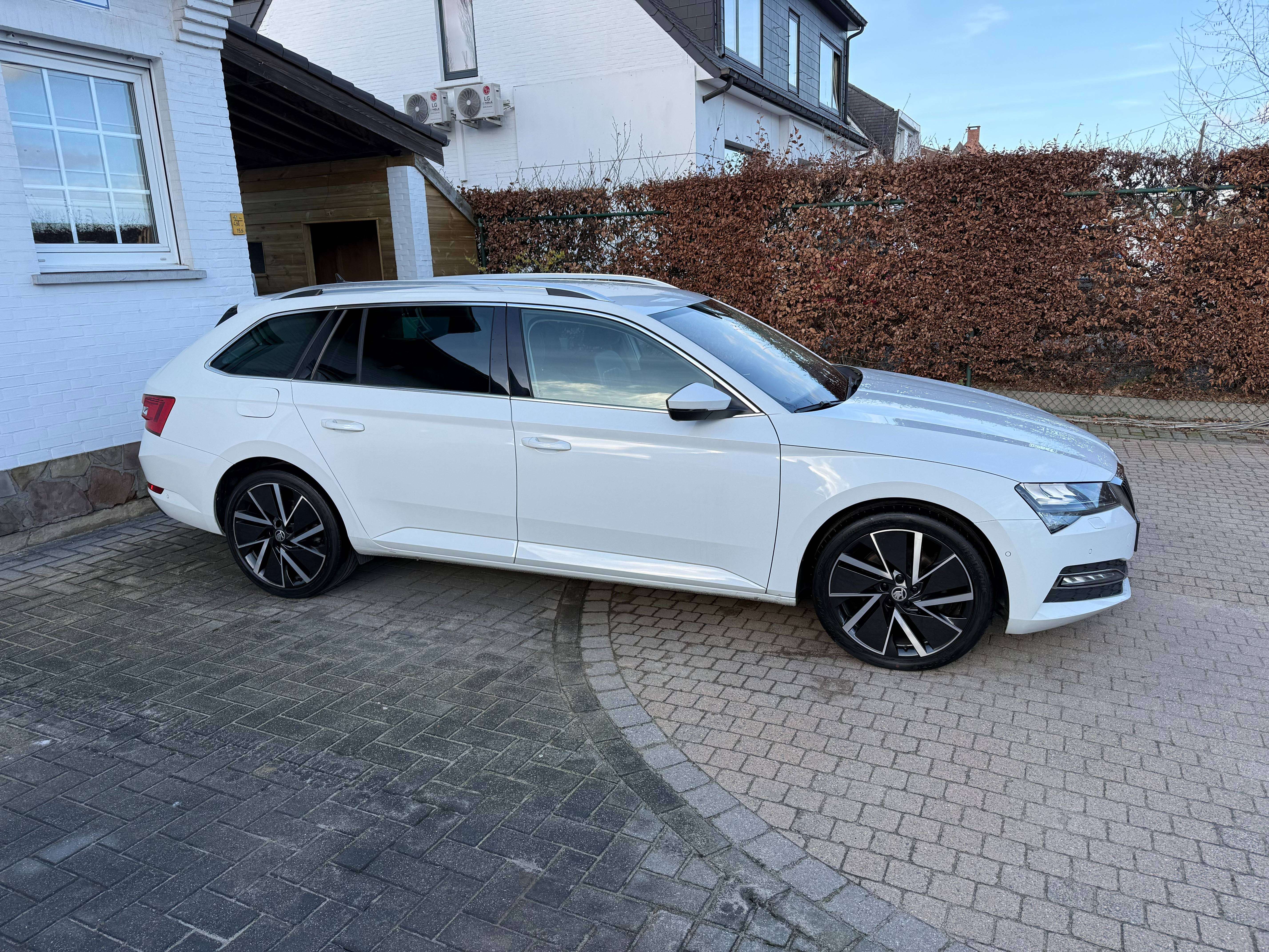 Skoda Superb Superb Combi 2.0 CR TDi Style DSG/Leder/Navi/PDC