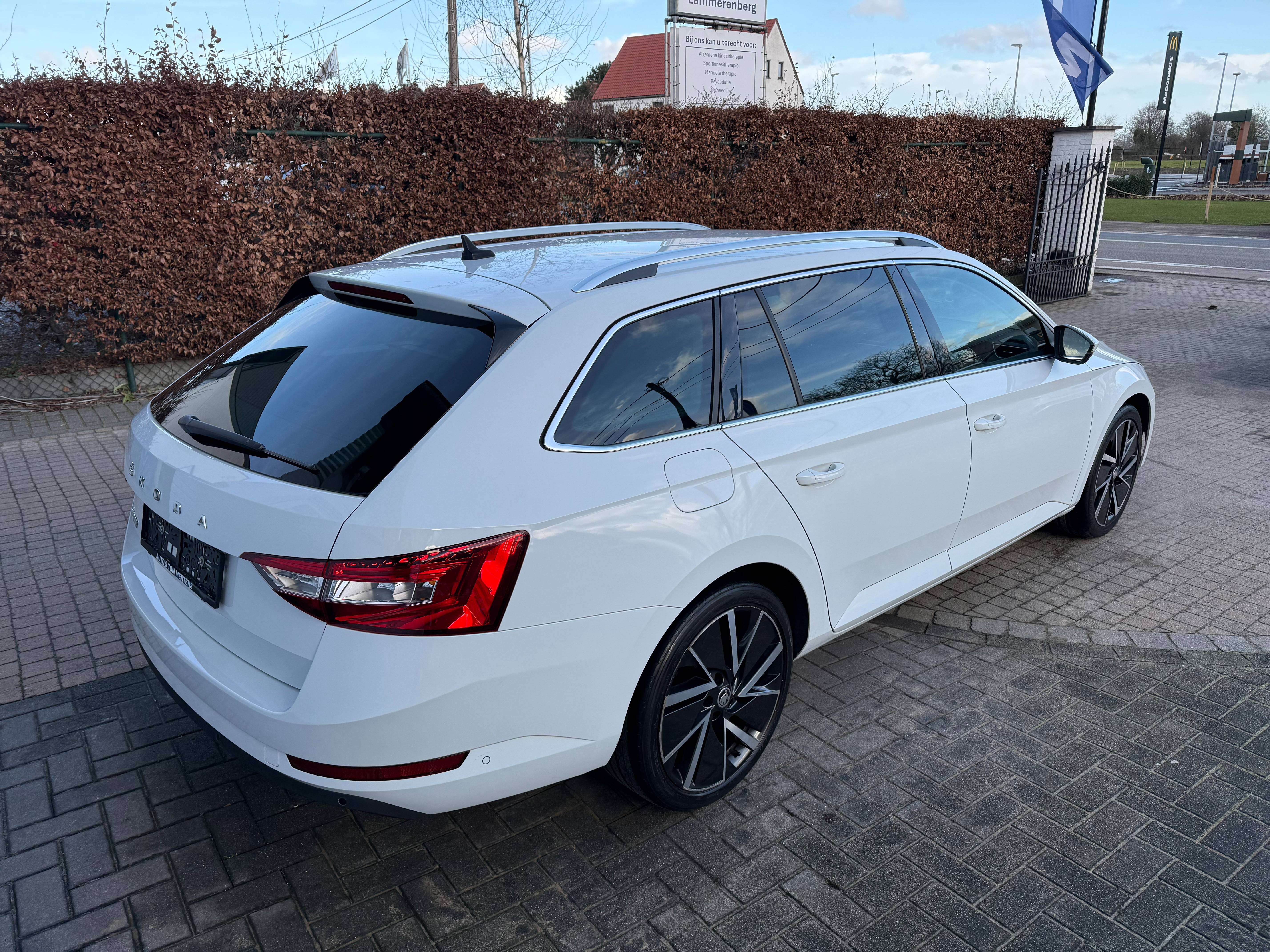 Skoda Superb Superb Combi 2.0 CR TDi Style DSG/Leder/Navi/PDC