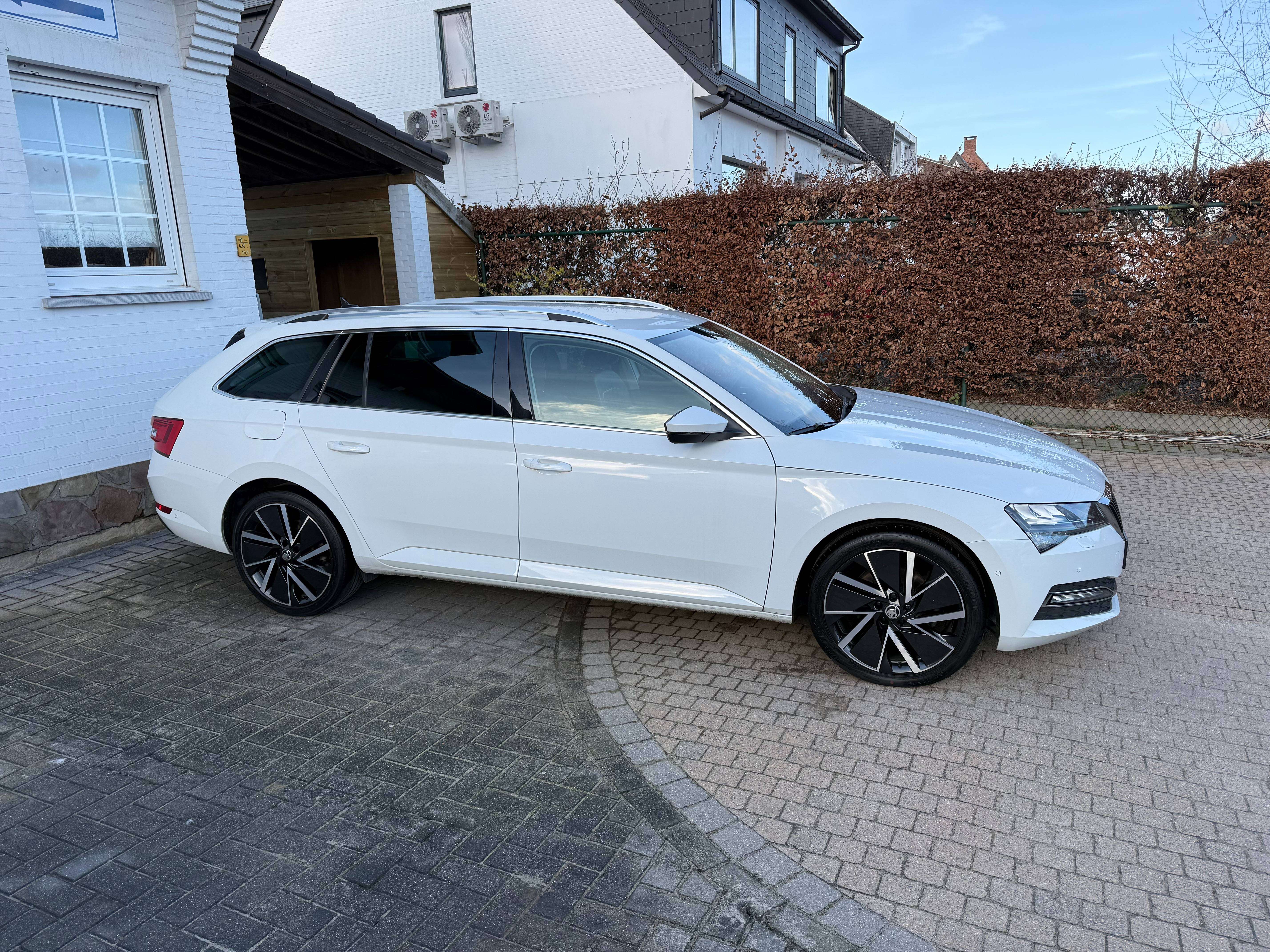 Skoda Superb Superb Combi 2.0 CR TDi Style DSG/Leder/Navi/PDC
