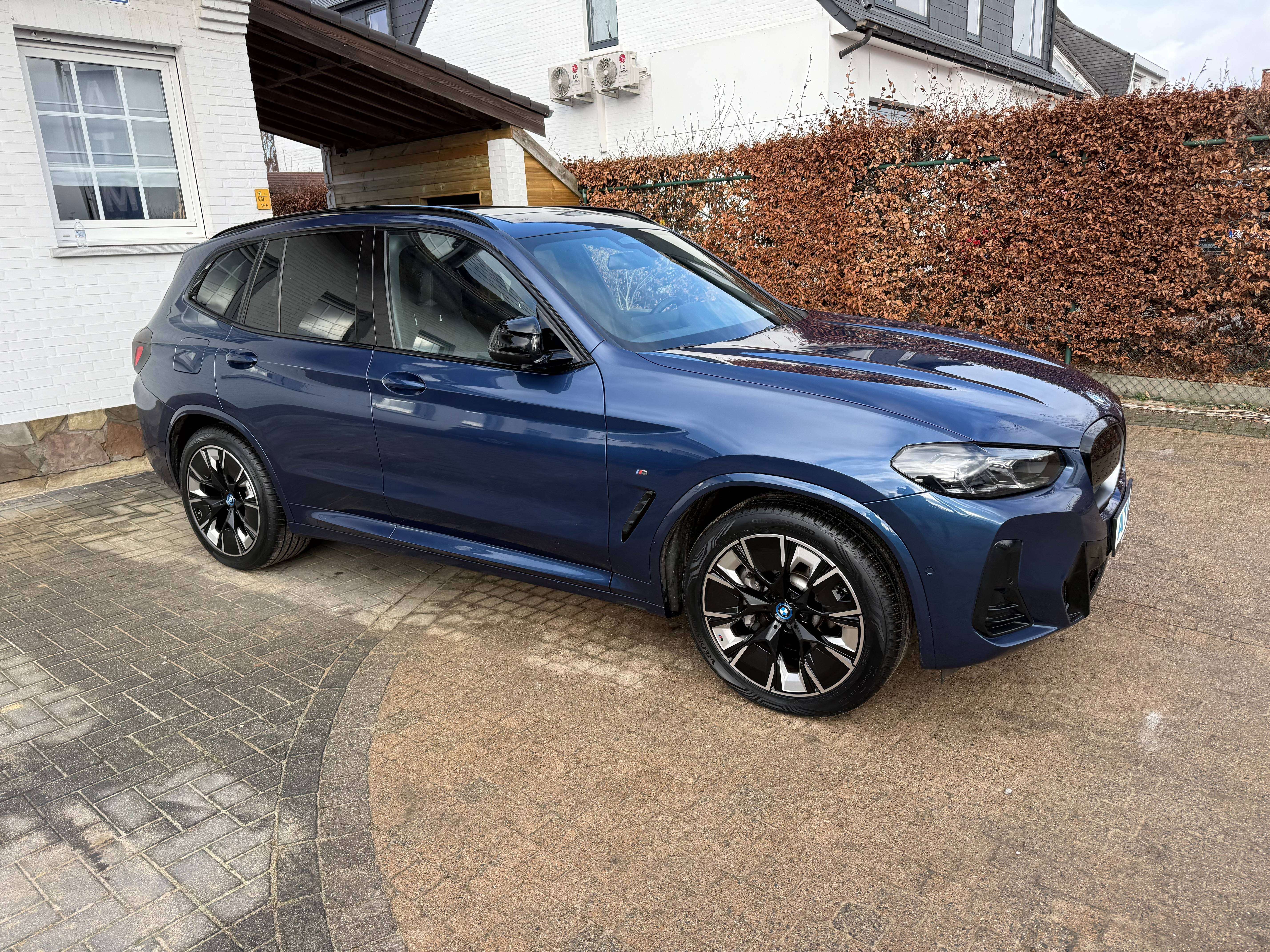 BMW iX3 iX3 M 80 kWh /Pano dak/Head-up/El zet./Har. kardon