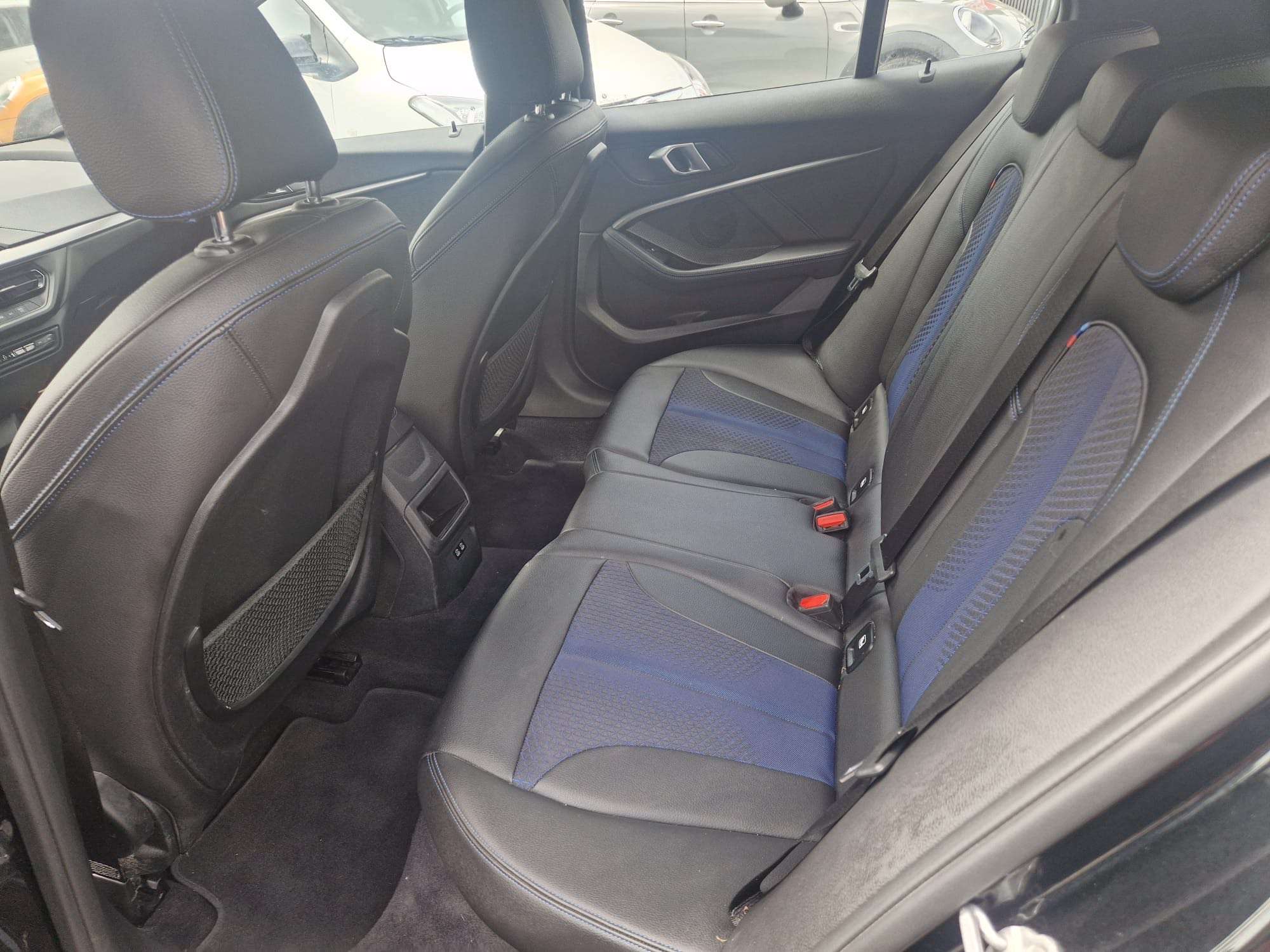 BMW 118 iA OPF PACK M INTERIEUR/EXTERIEUR *** NAVI/CARPLAY/LEDS ***