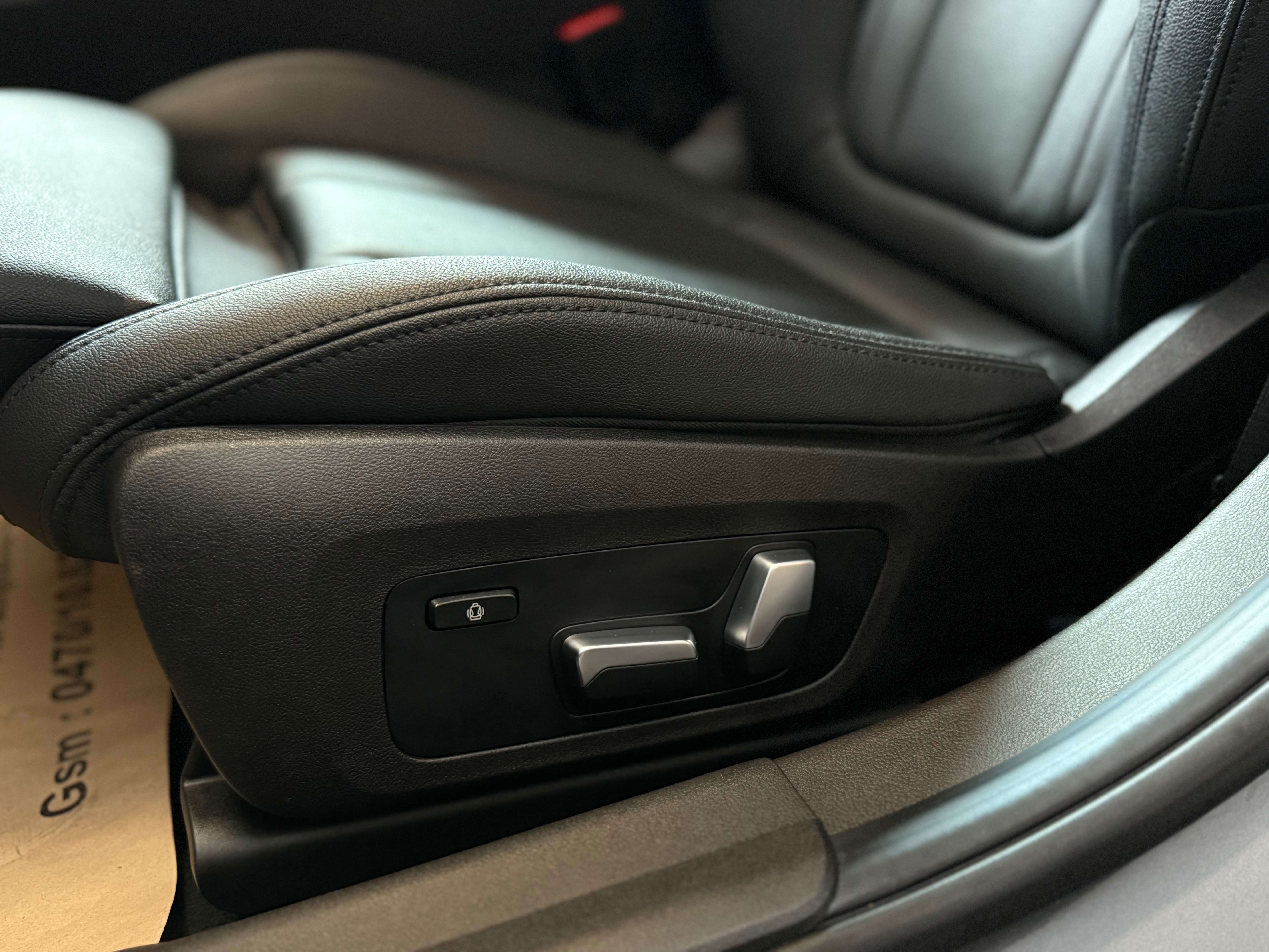 BMW 330 iXA PACK M - TOIT OUV. - HEAD-UP - DISTRONIC - CAMERA - NAVIGATION - LINE ASSIST - ANGLES MORT - FULL OPTION