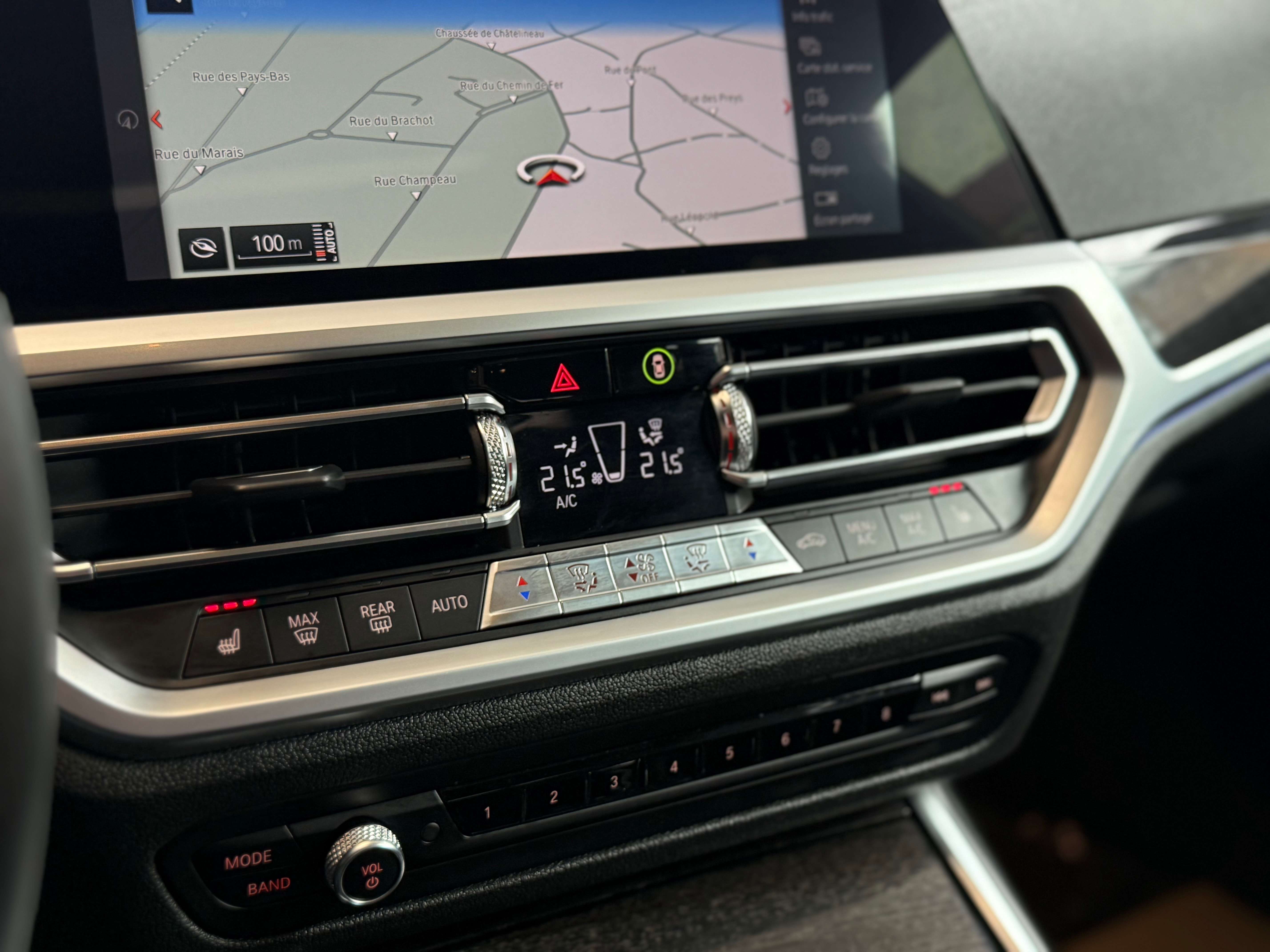 BMW 330 iXA PACK M - TOIT OUV. - HEAD-UP - DISTRONIC - CAMERA - NAVIGATION - LINE ASSIST - ANGLES MORT - FULL OPTION
