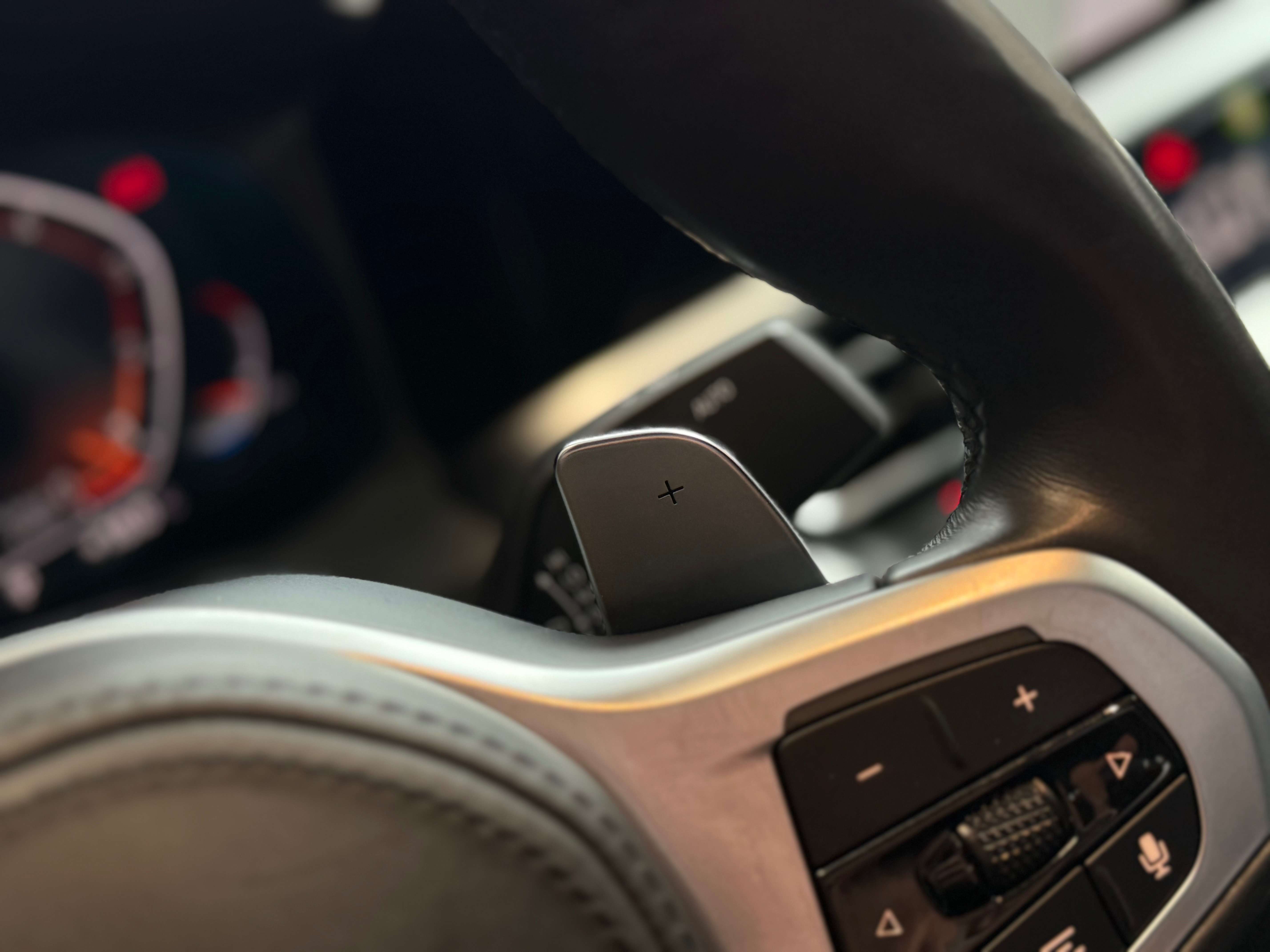 BMW 330 iXA PACK M - TOIT OUV. - HEAD-UP - DISTRONIC - CAMERA - NAVIGATION - LINE ASSIST - ANGLES MORT - FULL OPTION