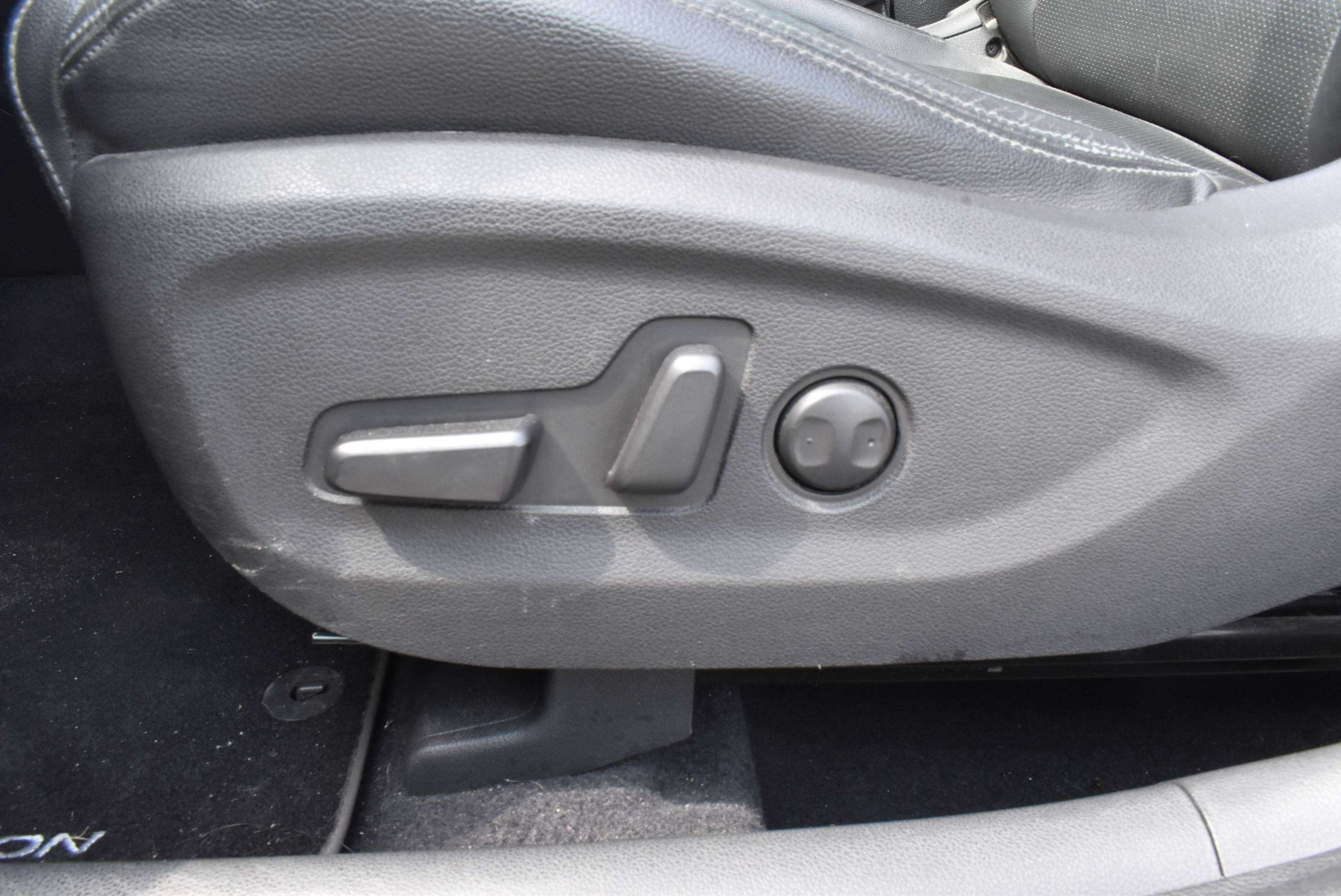 Hyundai TUCSON 1.7 CRDi Premium ISG Leder/Pano/GPS ***12M GARANTIE***