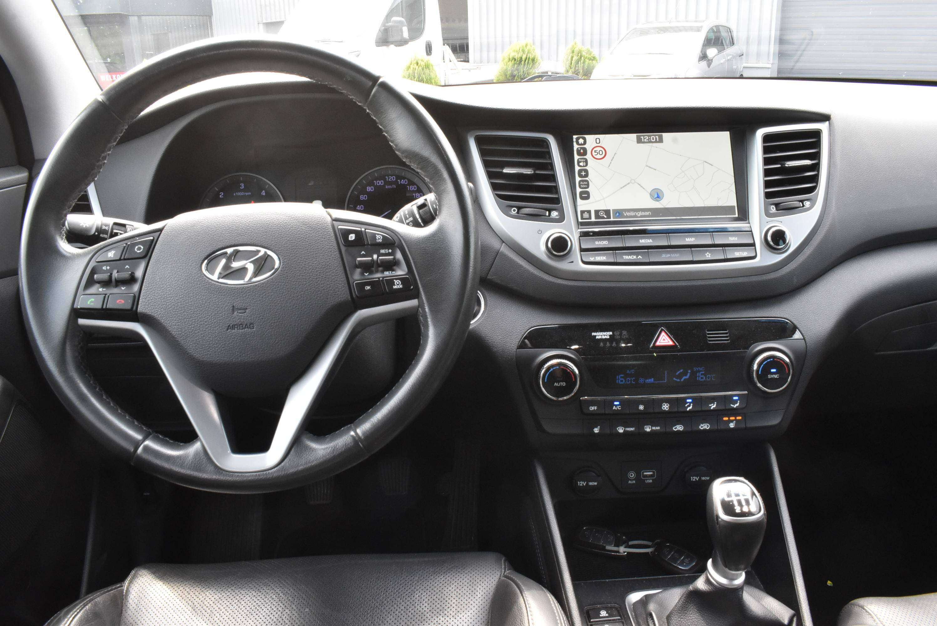 Hyundai TUCSON 1.7 CRDi Premium ISG Leder/Pano/GPS ***12M GARANTIE***