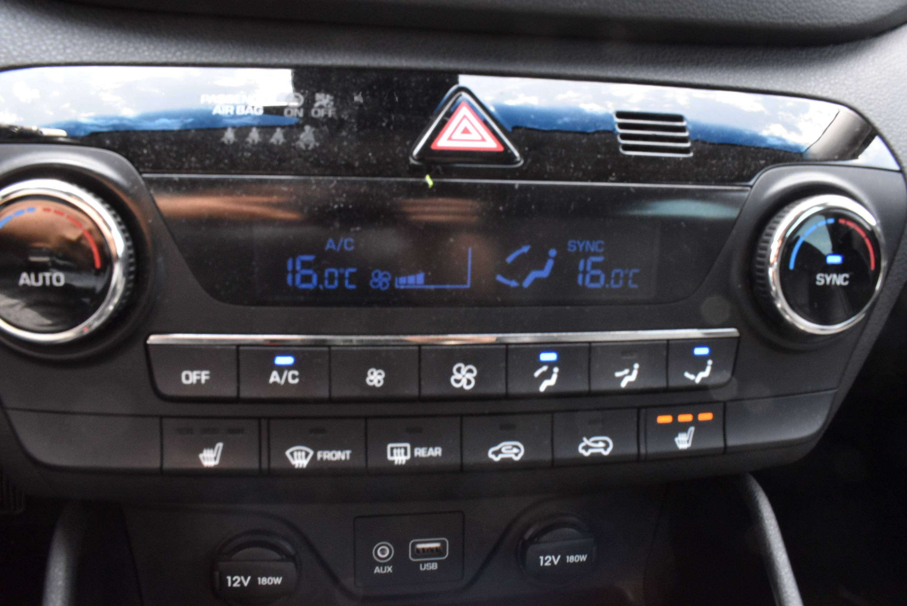 Hyundai TUCSON 1.7 CRDi Premium ISG Leder/Pano/GPS ***12M GARANTIE***