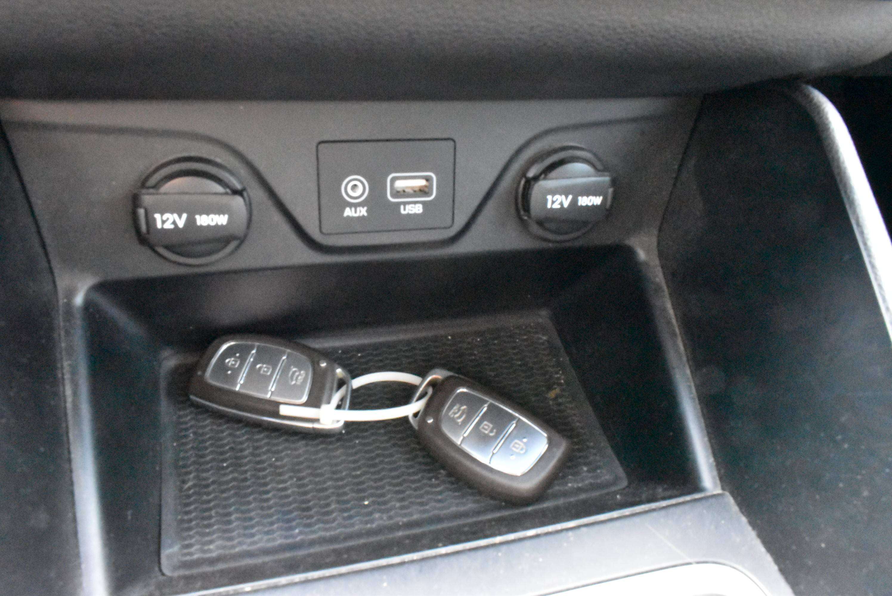Hyundai TUCSON 1.7 CRDi Premium ISG Leder/Pano/GPS ***12M GARANTIE***