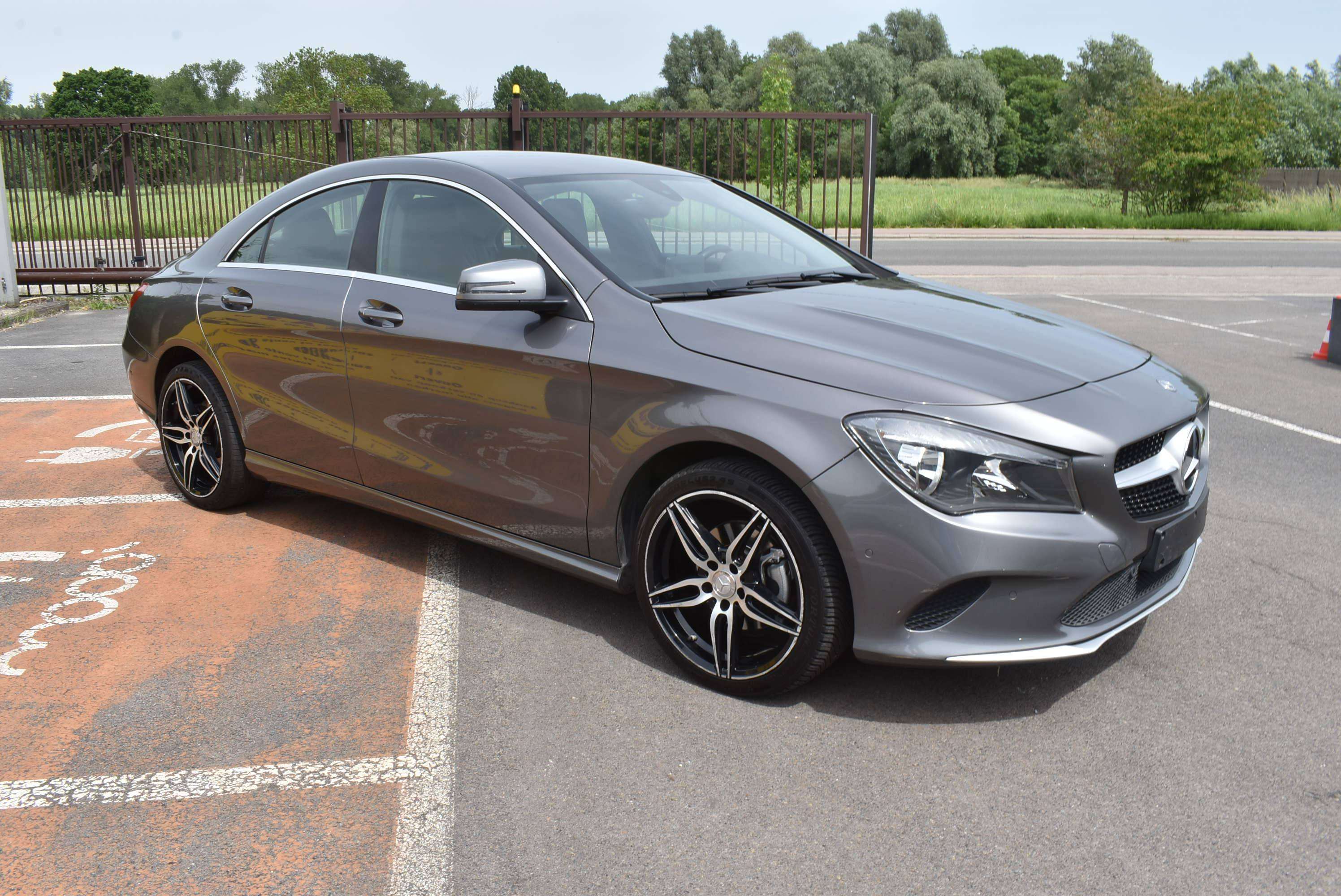 Mercedes-Benz CLA 180 Autom Urban Edition***12M GARANTIE***77.000KM!!!