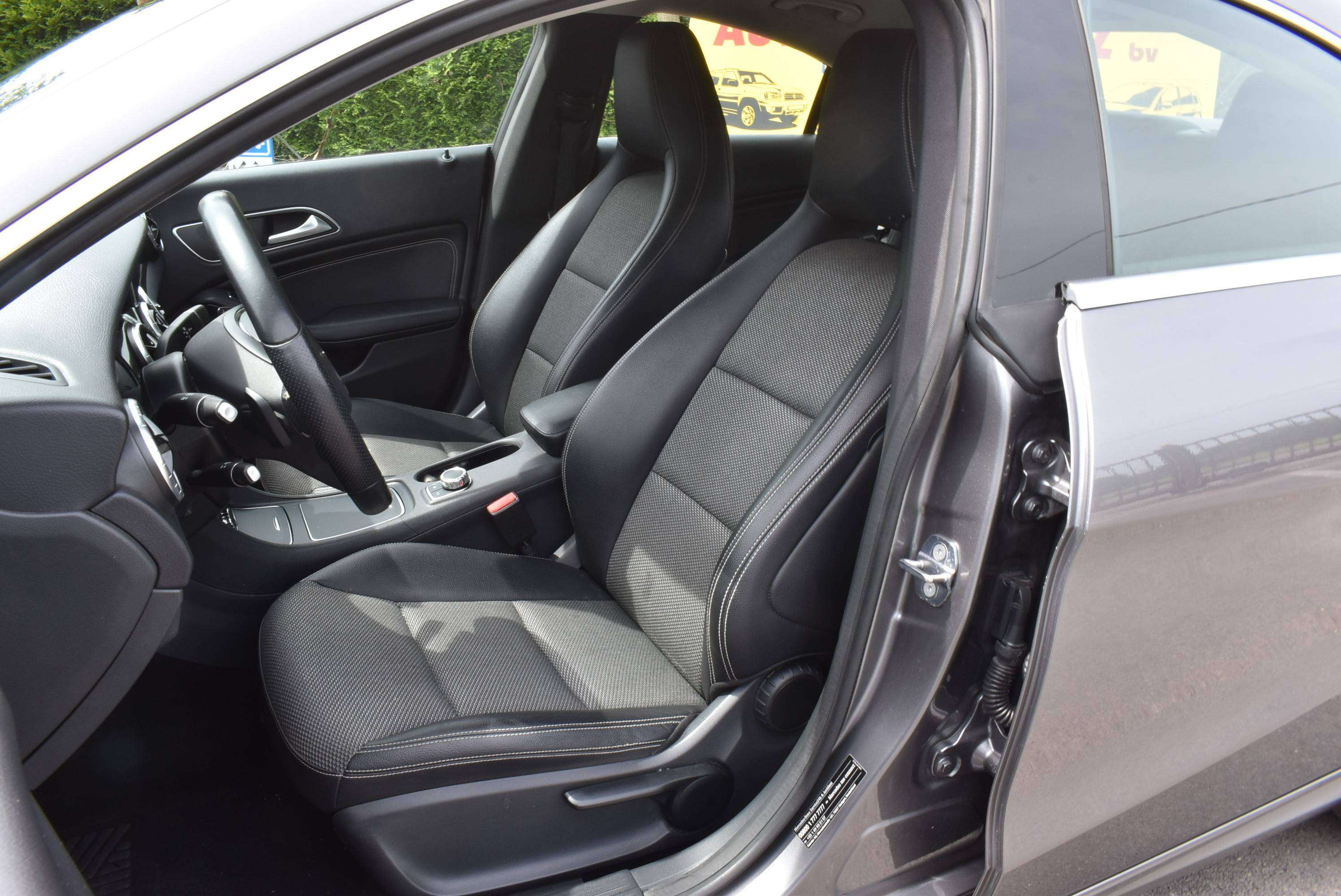 Mercedes-Benz CLA 180 Autom Urban Edition***12M GARANTIE***77.000KM!!!