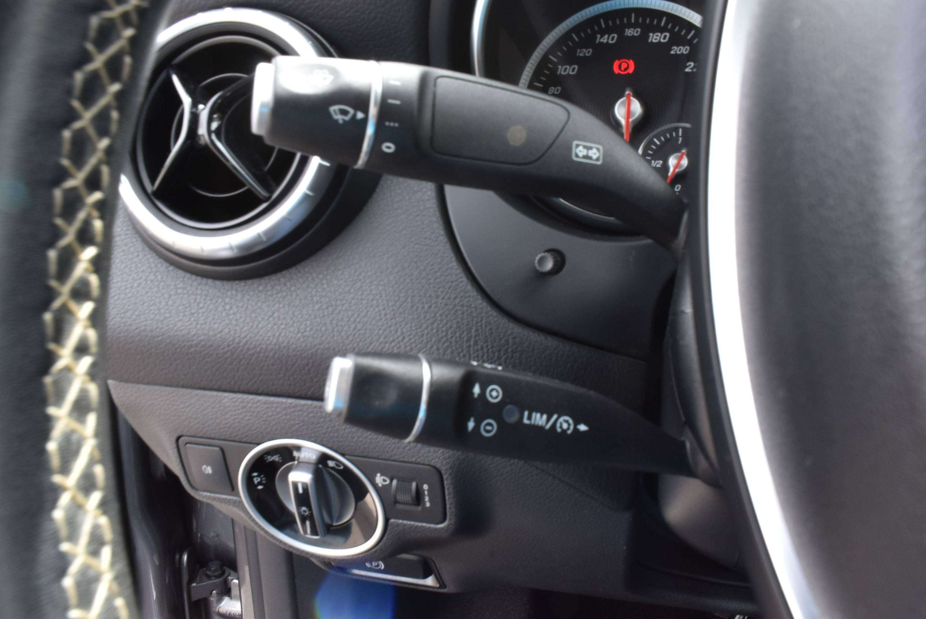 Mercedes-Benz CLA 180 Autom Urban Edition***12M GARANTIE***77.000KM!!!