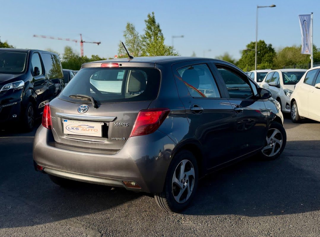 Toyota Yaris III 1.5 HYBRID 100H DESIGN