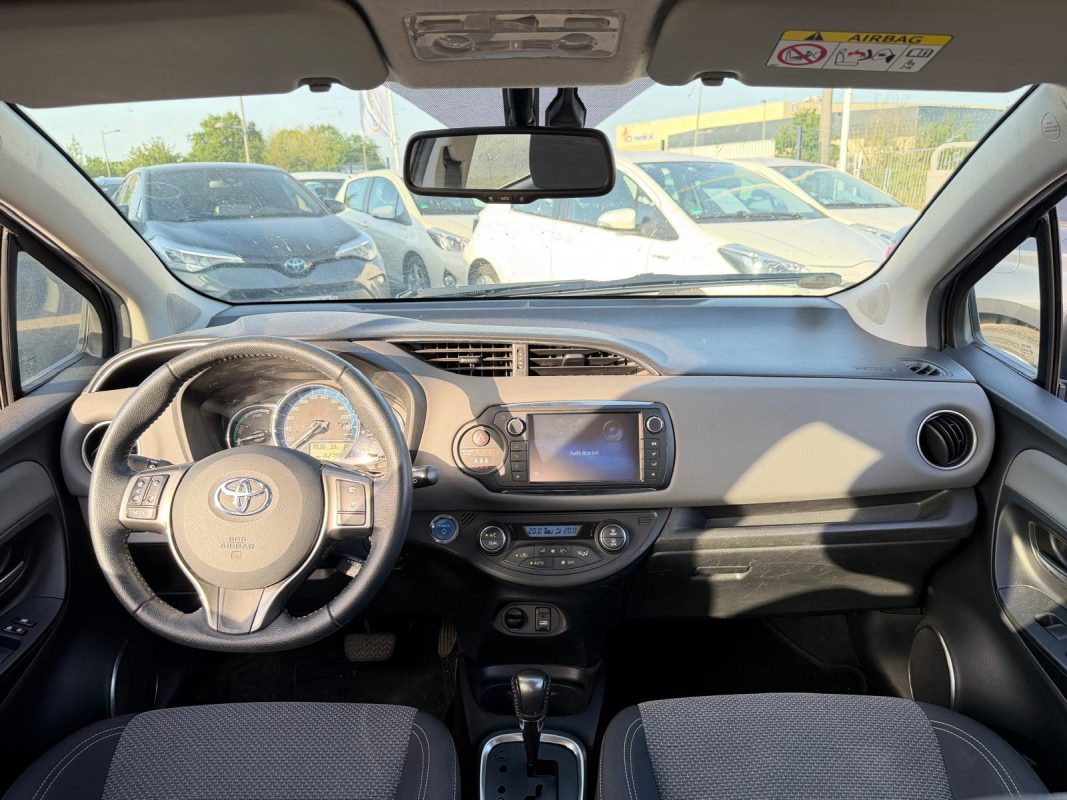 Toyota Yaris III 1.5 HYBRID 100H DESIGN