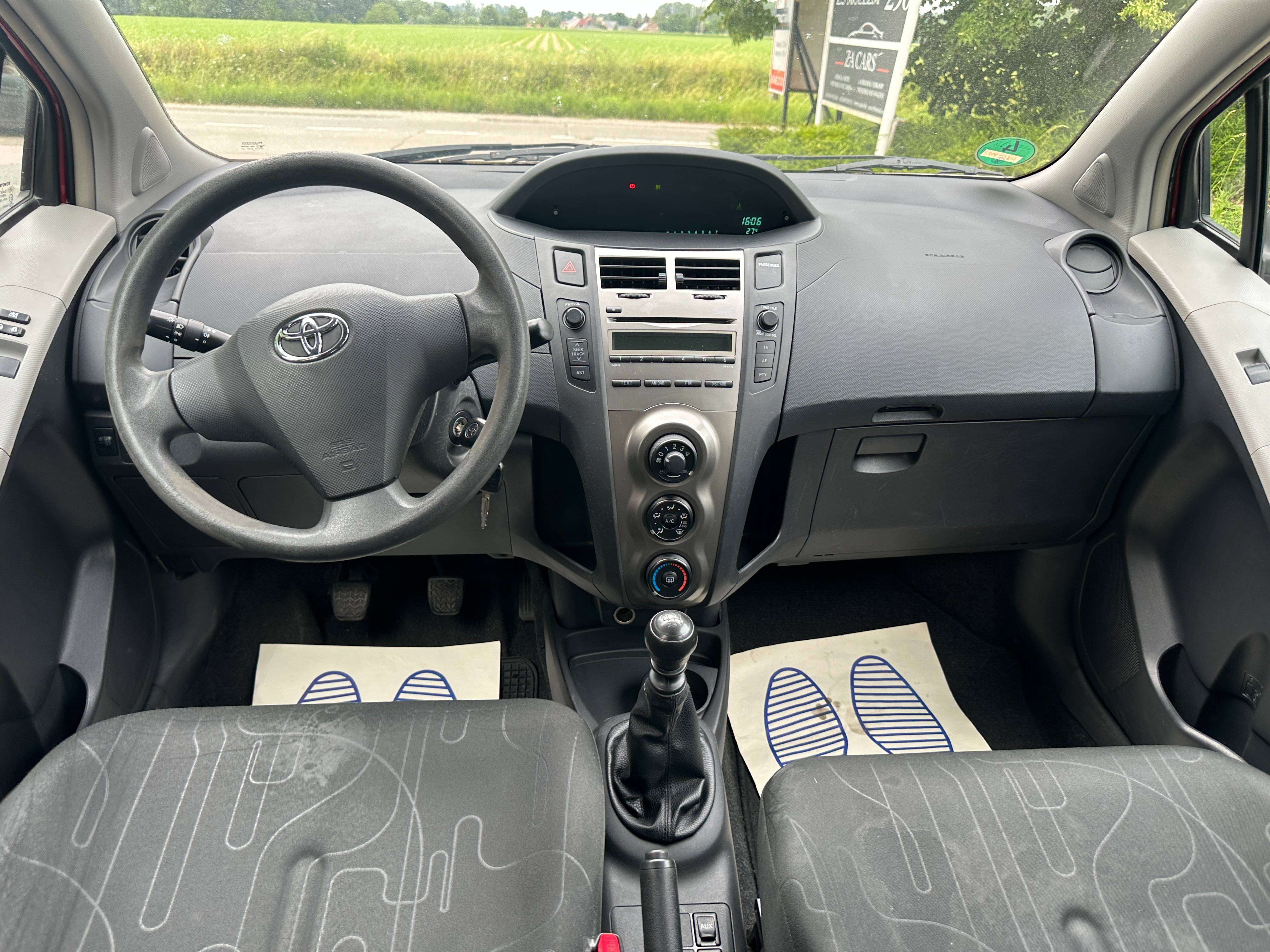 Toyota Yaris 1.33i VVT-i London / Export uniquement