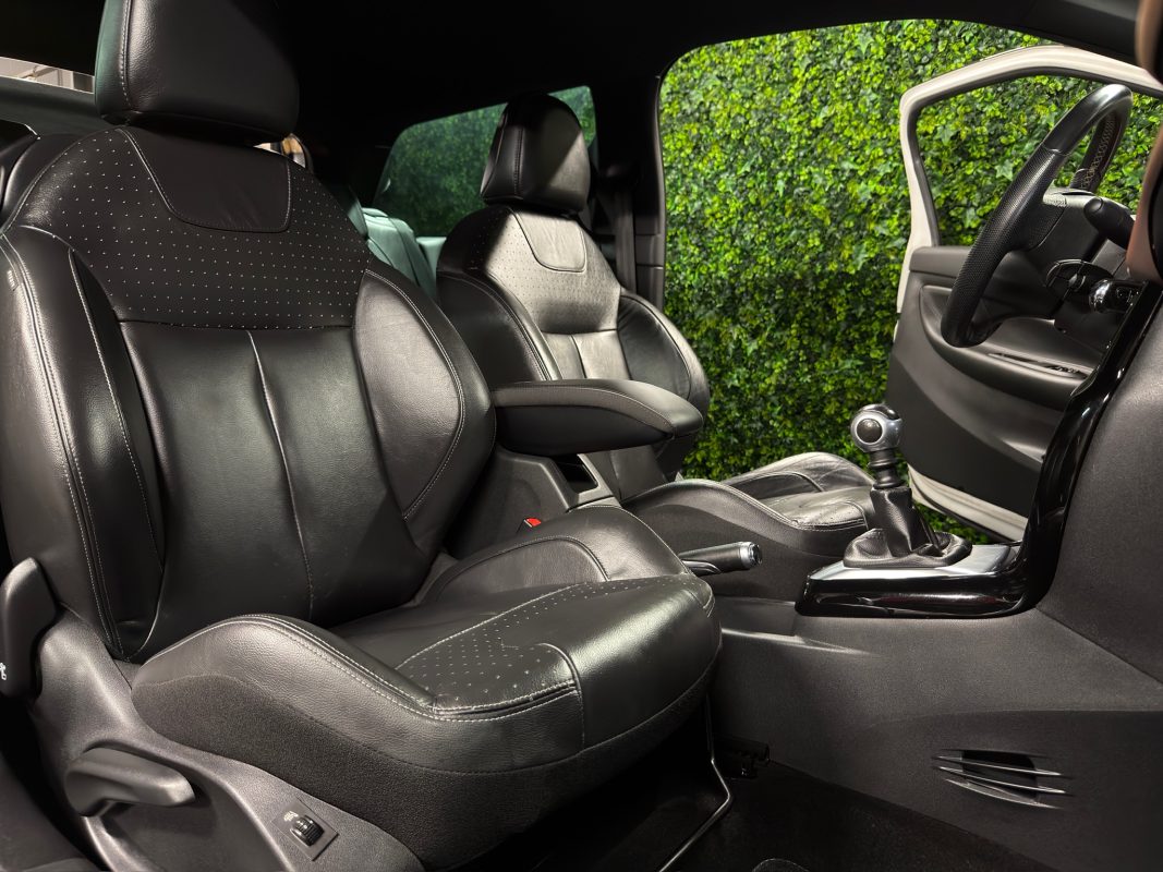 Ds 3 GIVENCHY Le MakeUp 1.2 TURBO 130 Cv 38 900 Kms ECRAN GPS CAMERA INTERIEUR CUIR Garantie 1 an thumbnail