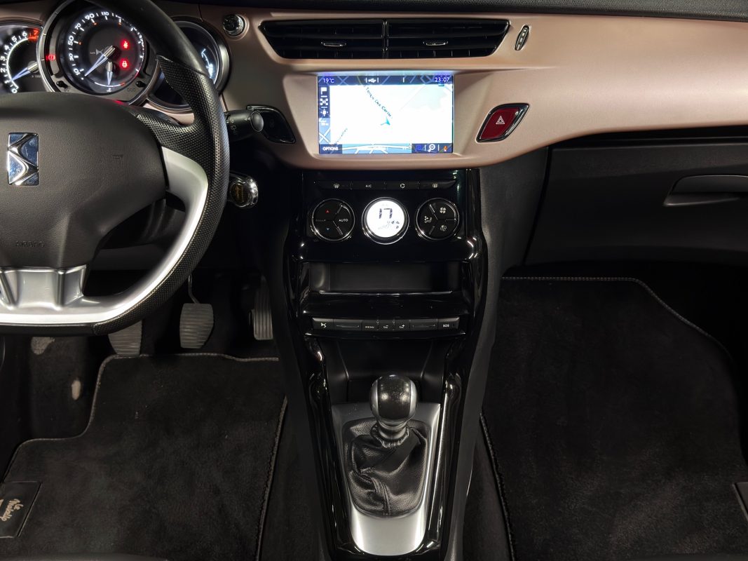 Ds 3 GIVENCHY Le MakeUp 1.2 TURBO 130 Cv 38 900 Kms ECRAN GPS CAMERA INTERIEUR CUIR Garantie 1 an