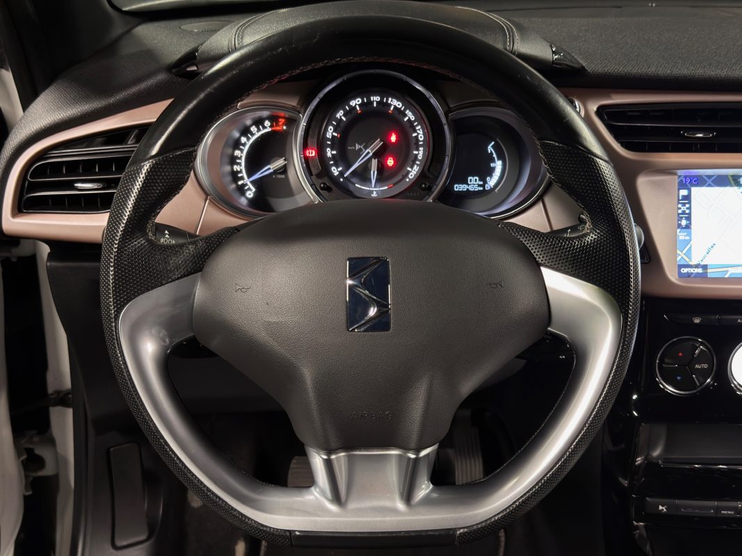 Ds 3 GIVENCHY Le MakeUp 1.2 TURBO 130 Cv 38 900 Kms ECRAN GPS CAMERA INTERIEUR CUIR Garantie 1 an