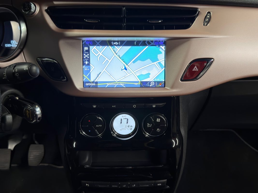 Ds 3 GIVENCHY Le MakeUp 1.2 TURBO 130 Cv 38 900 Kms ECRAN GPS CAMERA INTERIEUR CUIR Garantie 1 an