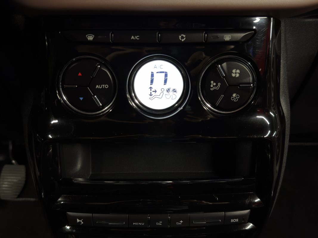 Ds 3 GIVENCHY Le MakeUp 1.2 TURBO 130 Cv 38 900 Kms ECRAN GPS CAMERA INTERIEUR CUIR Garantie 1 an